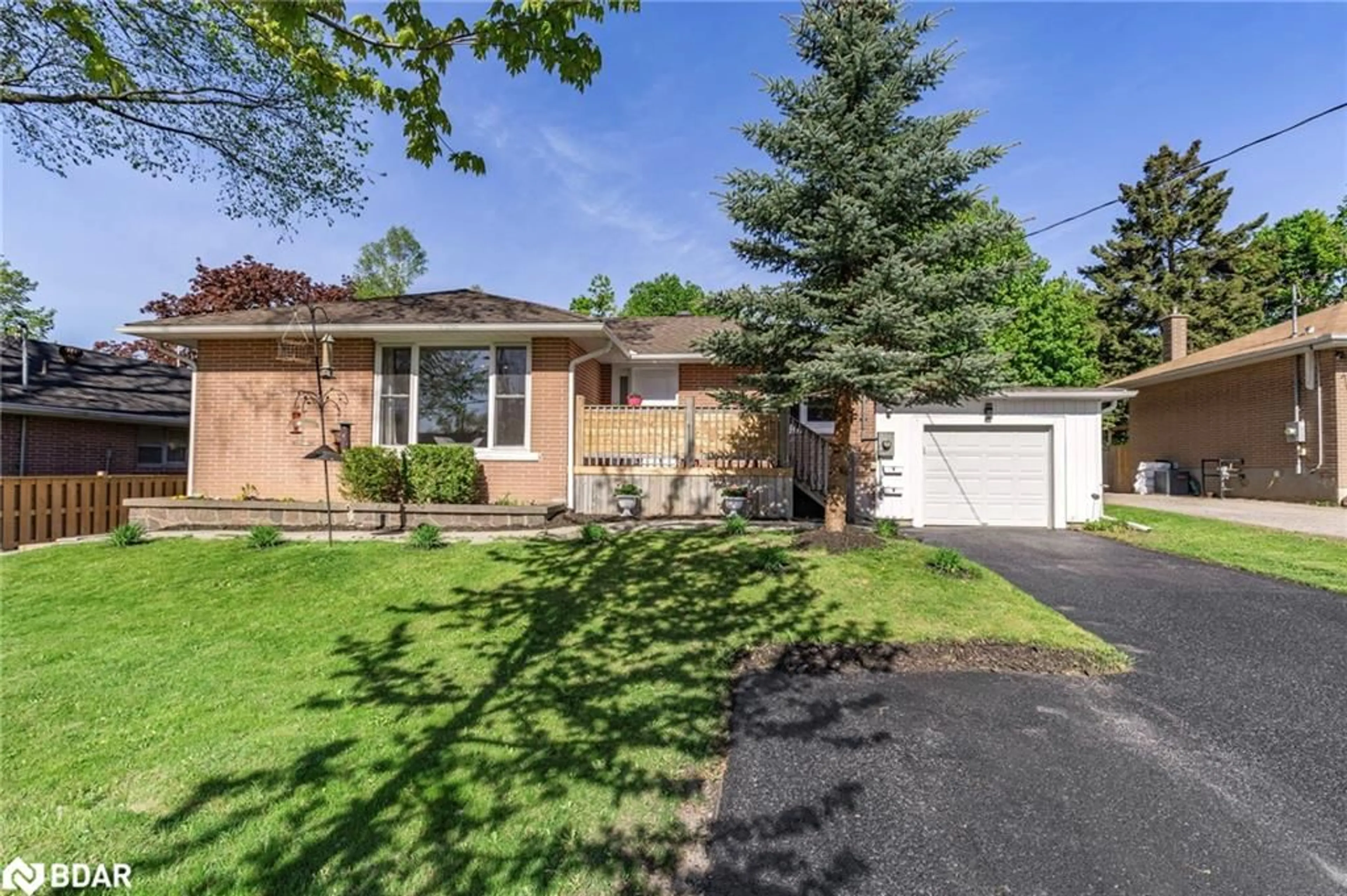 Unknown for 90 Johnson St, Barrie Ontario L4M 4R3