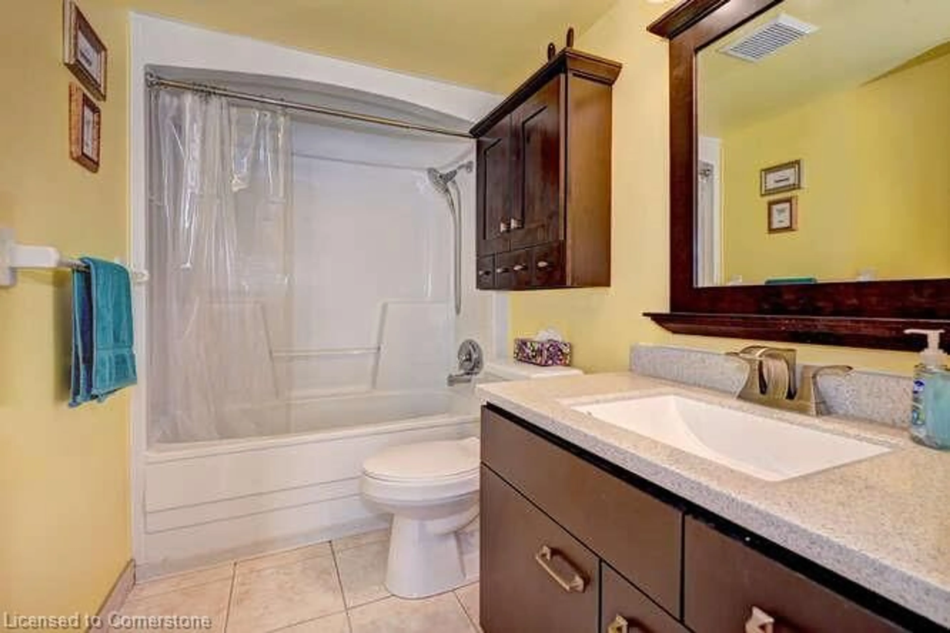 Standard bathroom, ceramic/tile floor for 3085 Kingsway Dr #1, Kitchener Ontario N2C 2P1