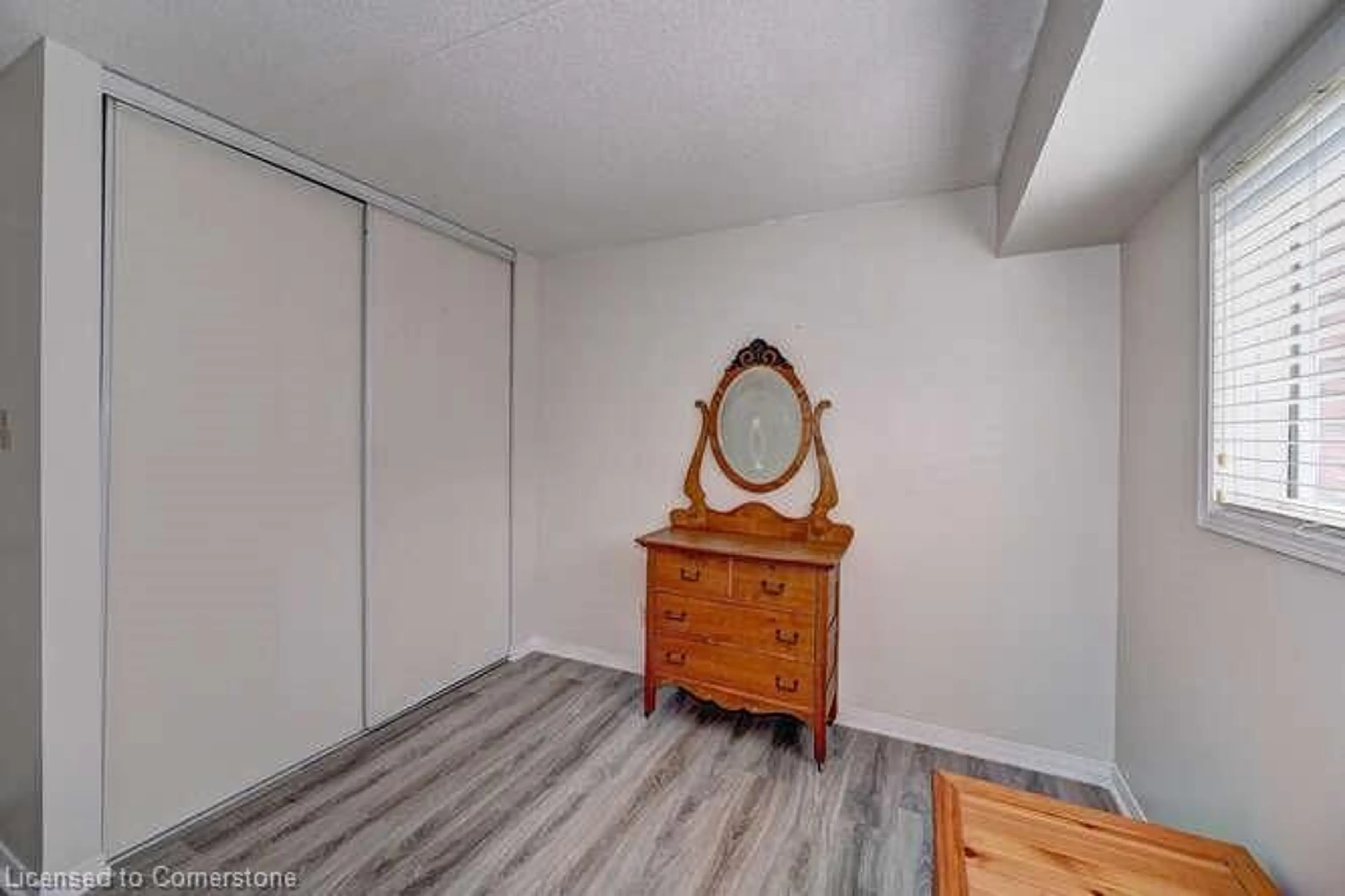 A pic of a room for 3085 Kingsway Dr #1, Kitchener Ontario N2C 2P1