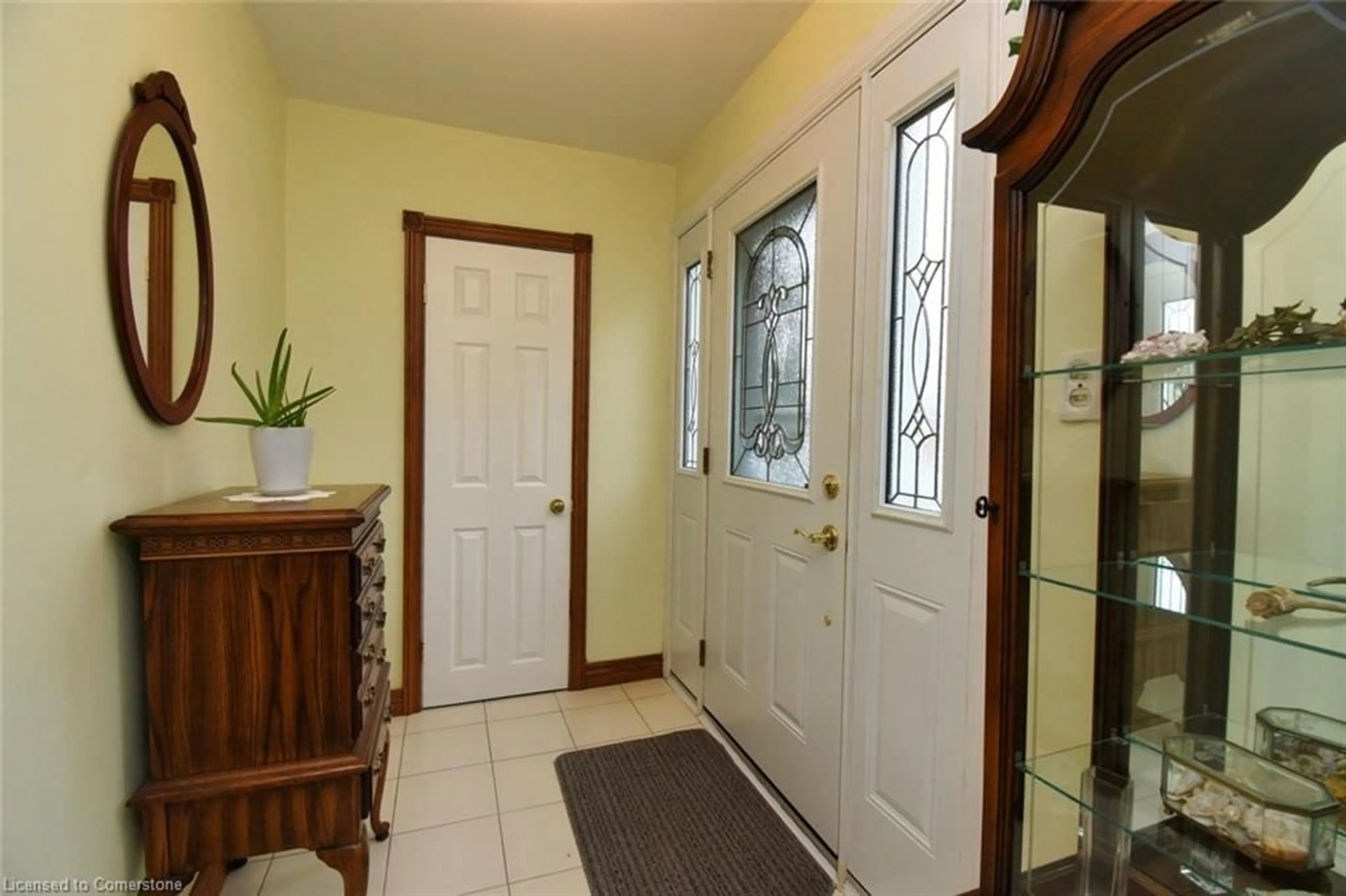Indoor entryway for 9 Carene Ave, Hamilton Ontario L8K 3W3