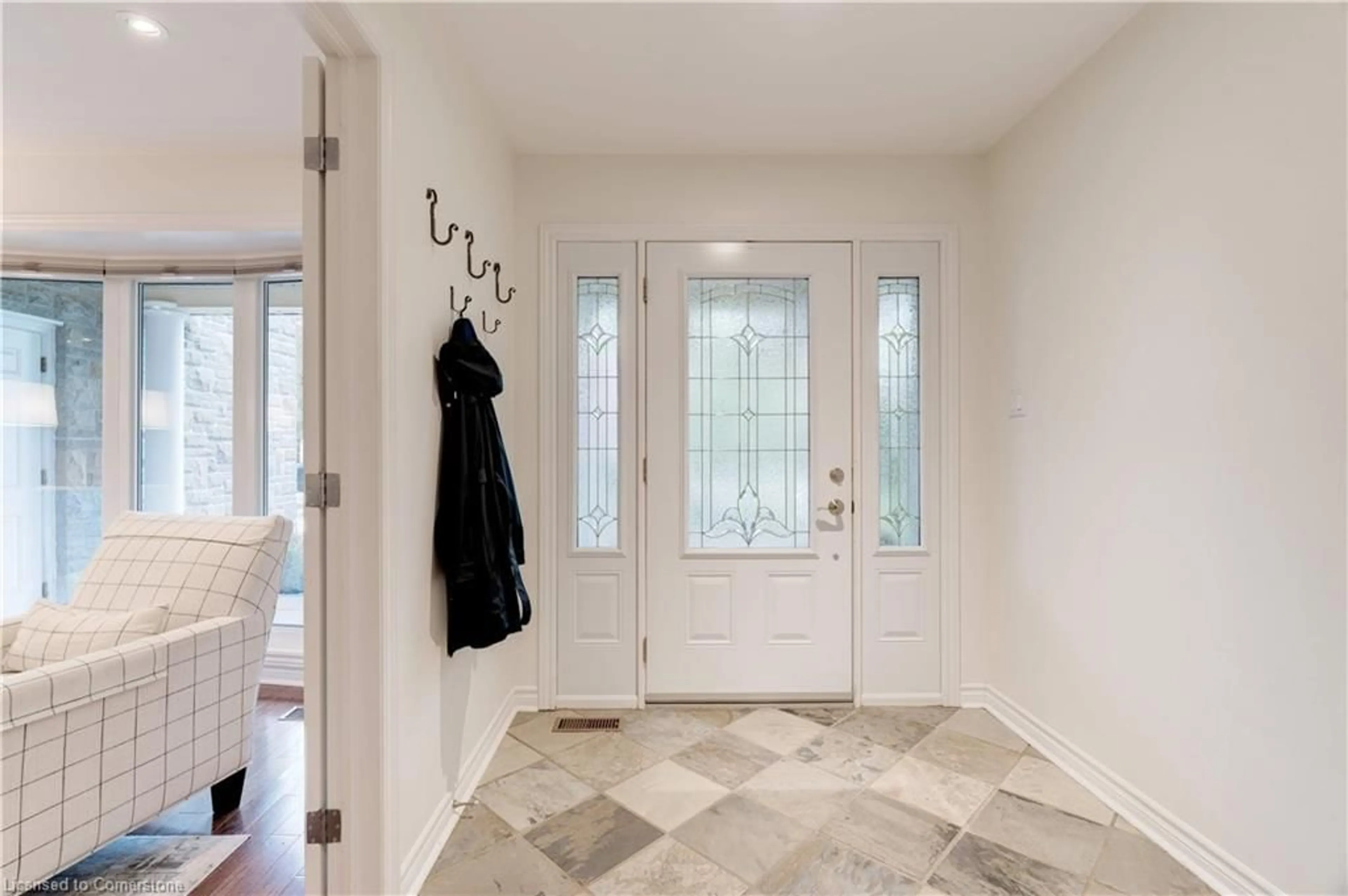 Indoor entryway for 451 Sandlewood Rd, Oakville Ontario L6L 3S3