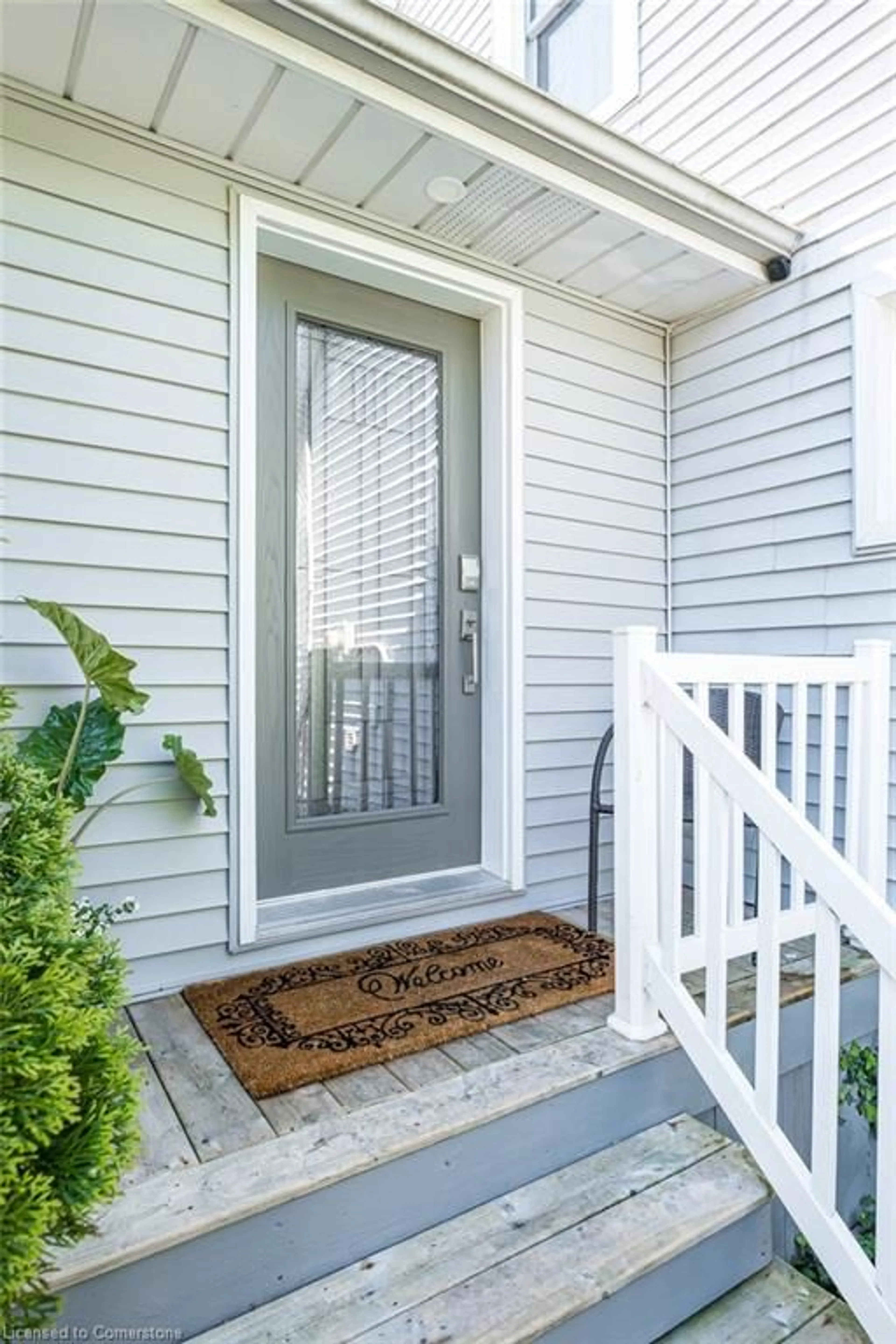 Indoor entryway for 87 East 9th St, Hamilton Ontario L9A 3M9