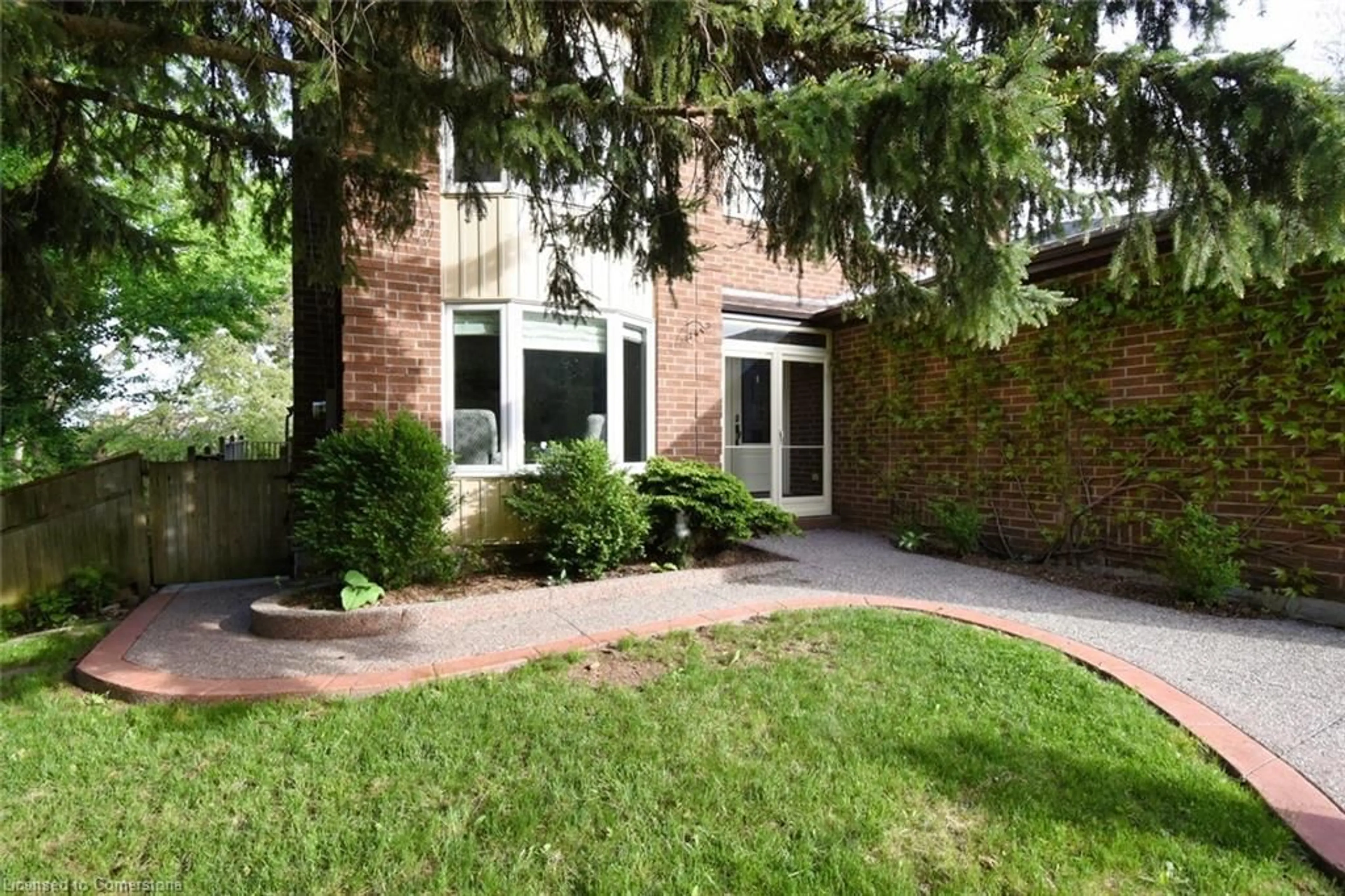 Home with brick exterior material, street for 3158 Pinemeadow Dr, Burlington Ontario L7M 2Z6