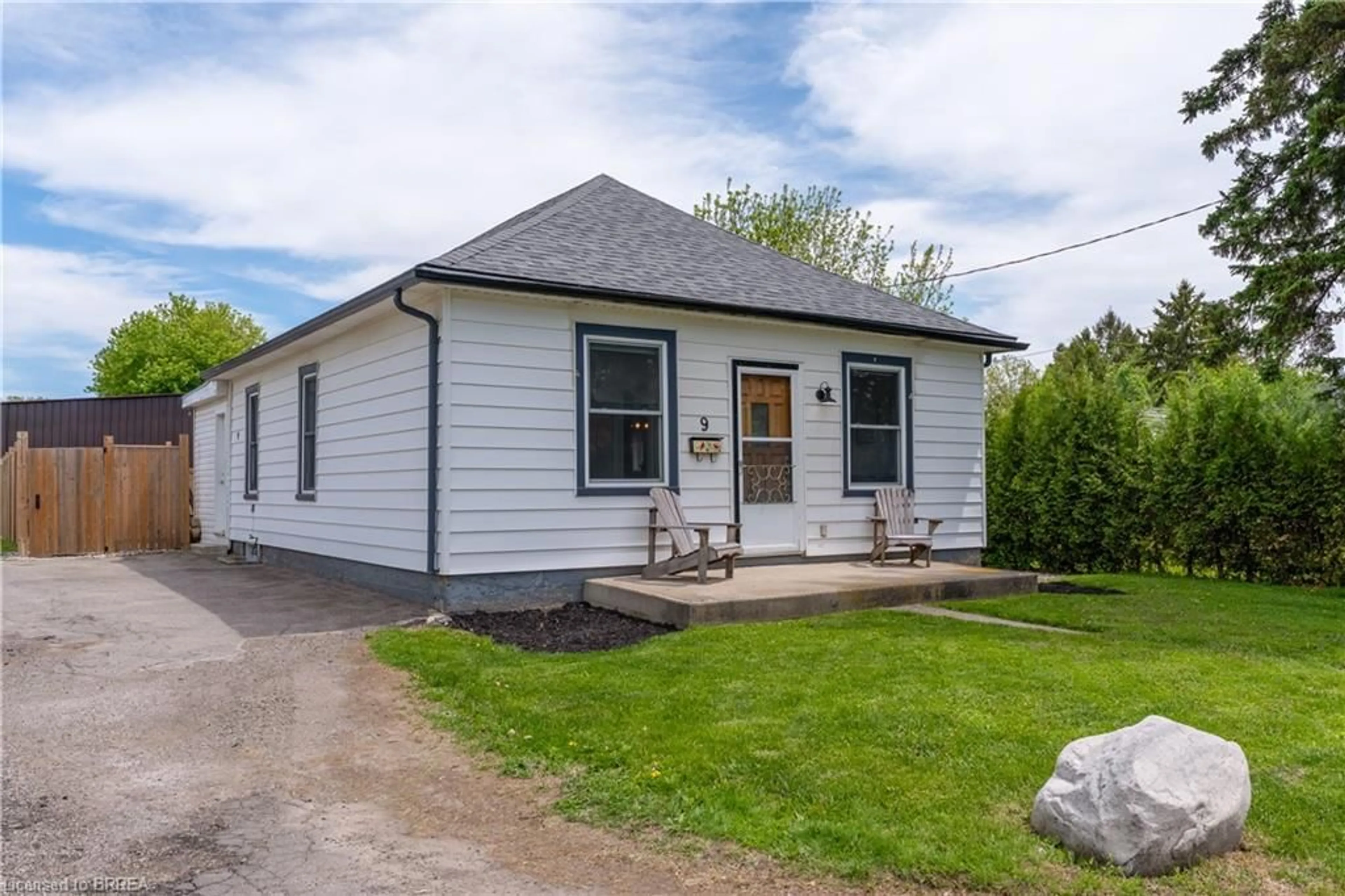 Home with vinyl exterior material, street for 9 Curtis Ave, Paris Ontario N3L 3J3