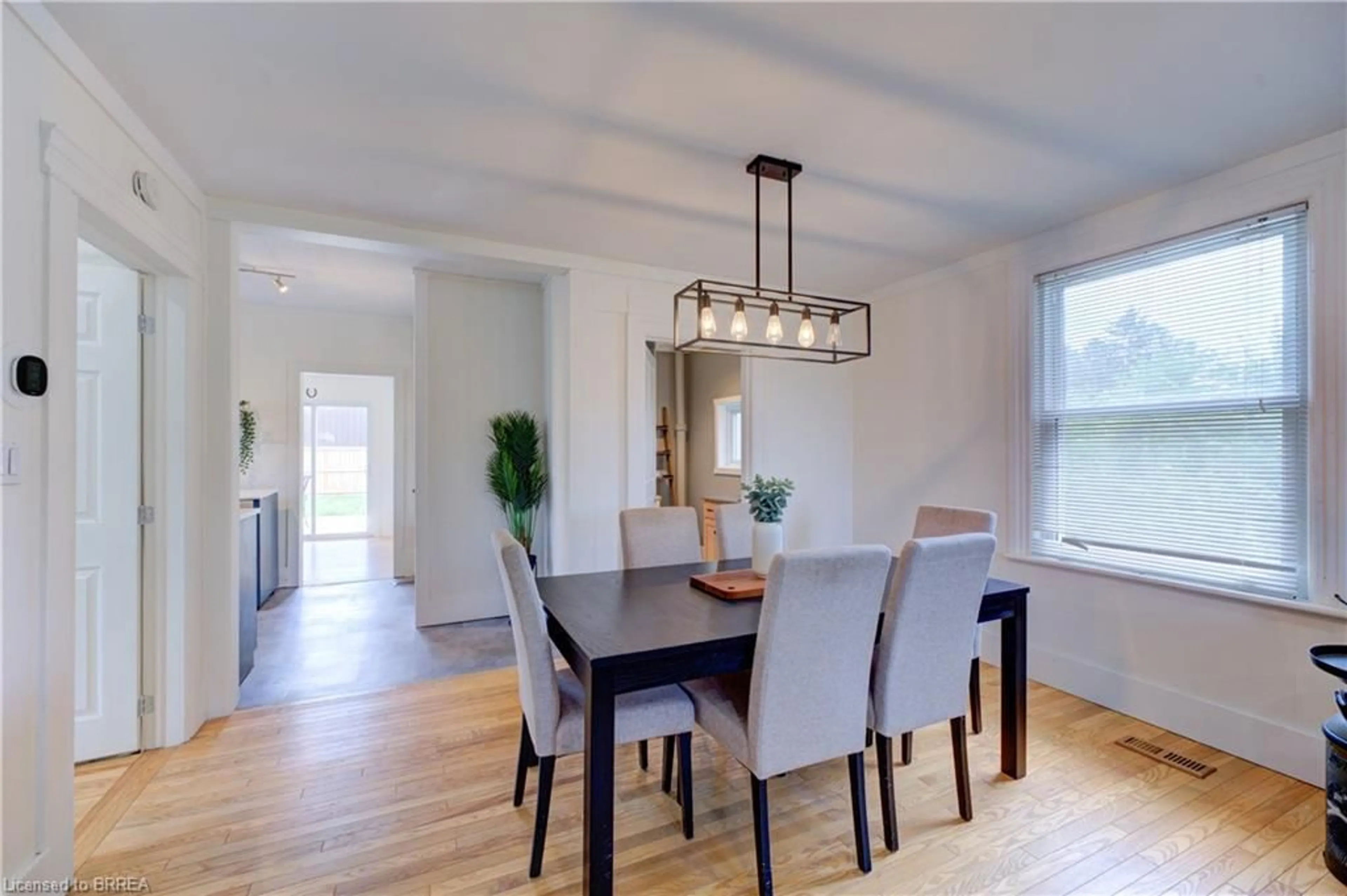 Dining room, wood/laminate floor for 9 Curtis Ave, Paris Ontario N3L 3J3
