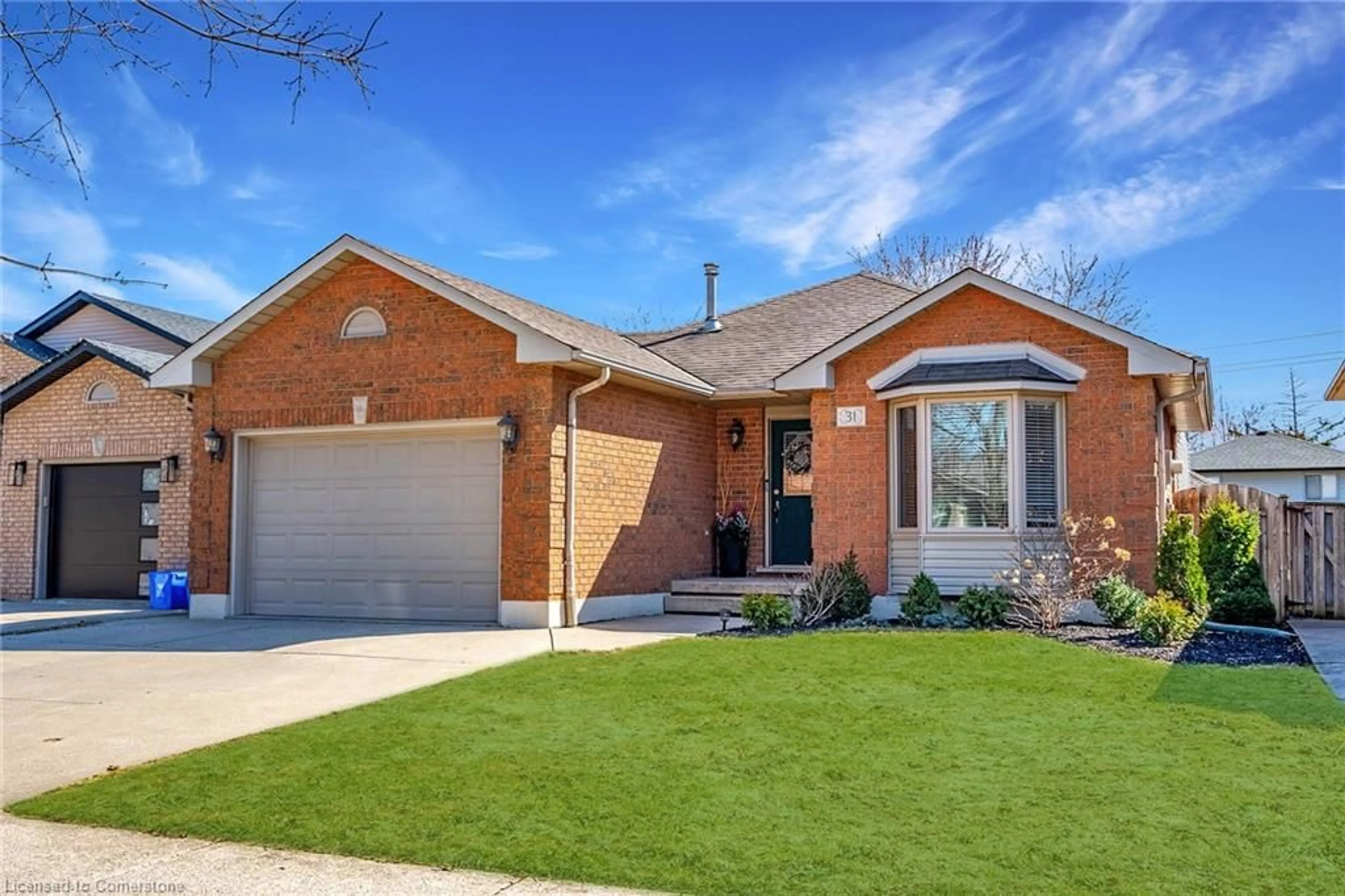 Home with brick exterior material, street for 31 Loneoak Cres, Stoney Creek Ontario L8J 2T8