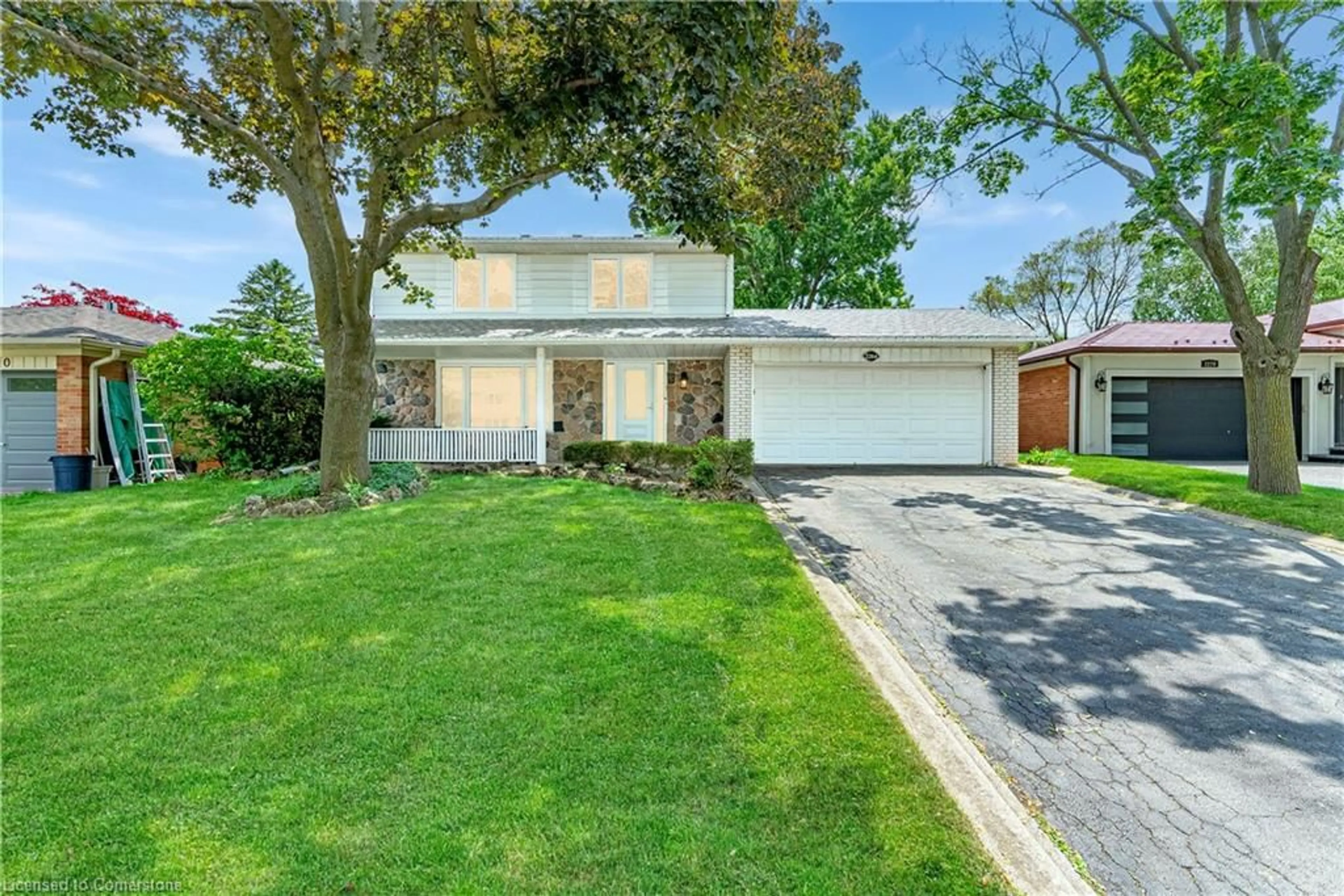 A pic from outside/outdoor area/front of a property/back of a property/a pic from drone, street for 2264 Yolanda Dr, Oakville Ontario L6L 2H8