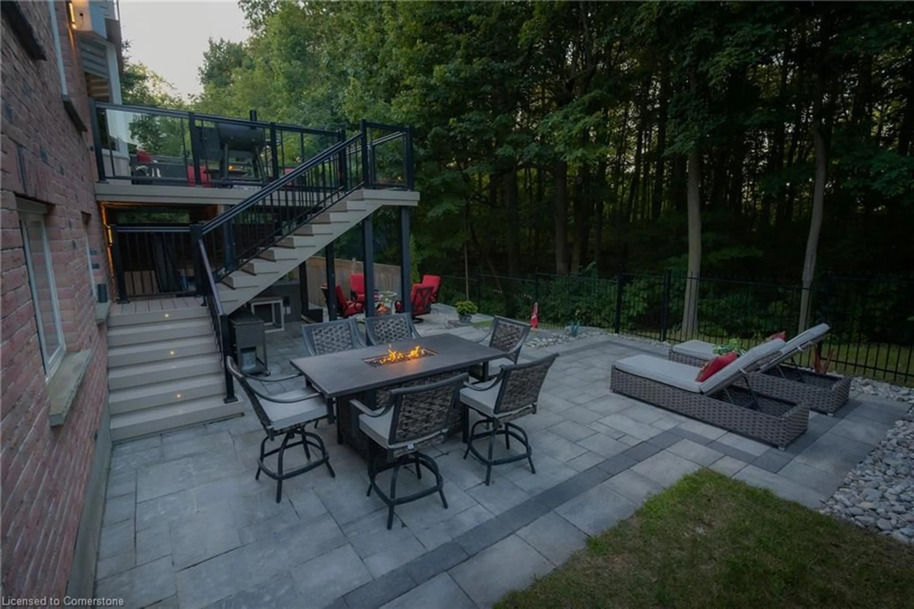 Patio, street for 532 Woodfield Crt, Kitchener Ontario N2P 2S8