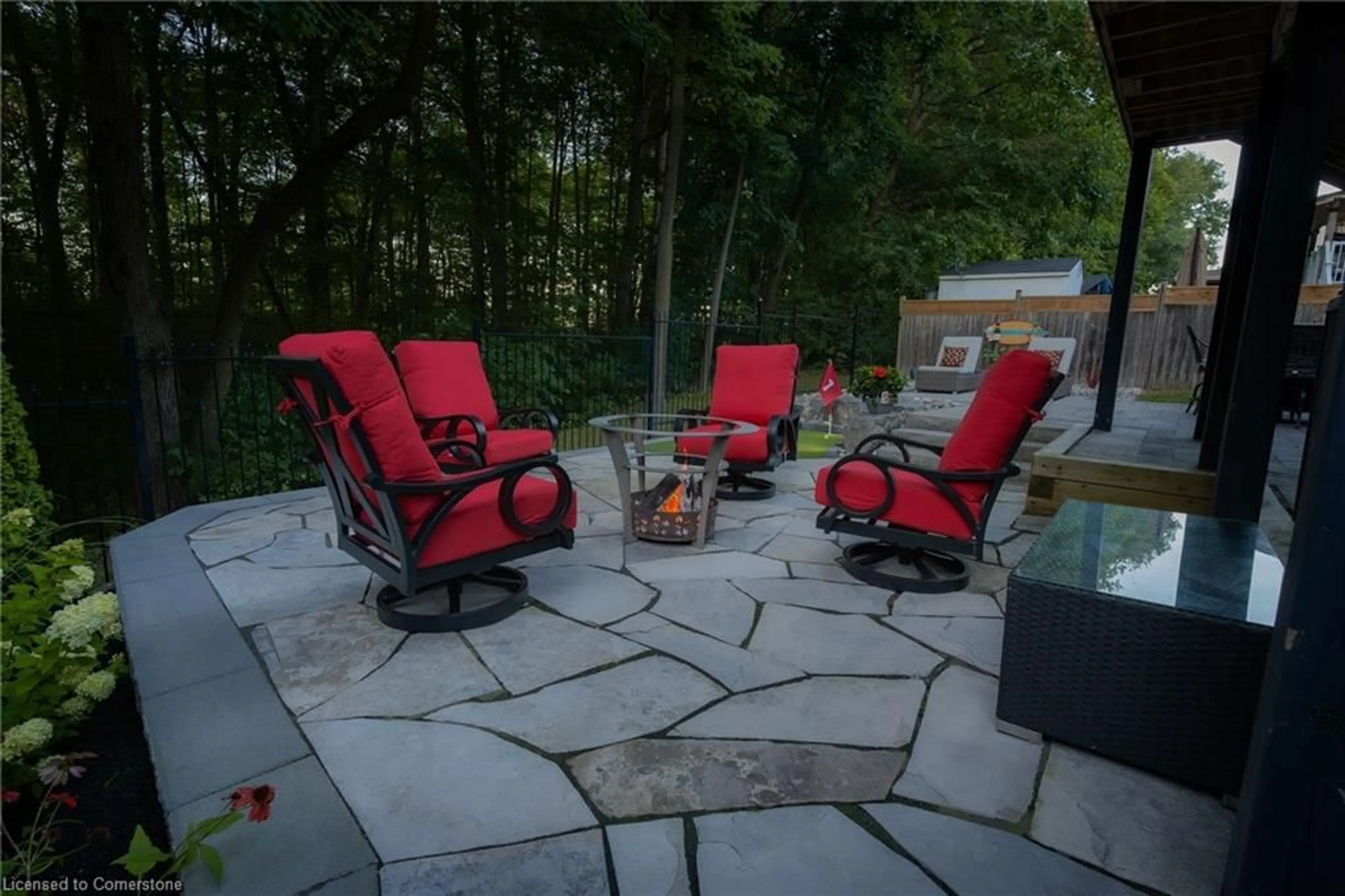 Patio, street for 532 Woodfield Crt, Kitchener Ontario N2P 2S8