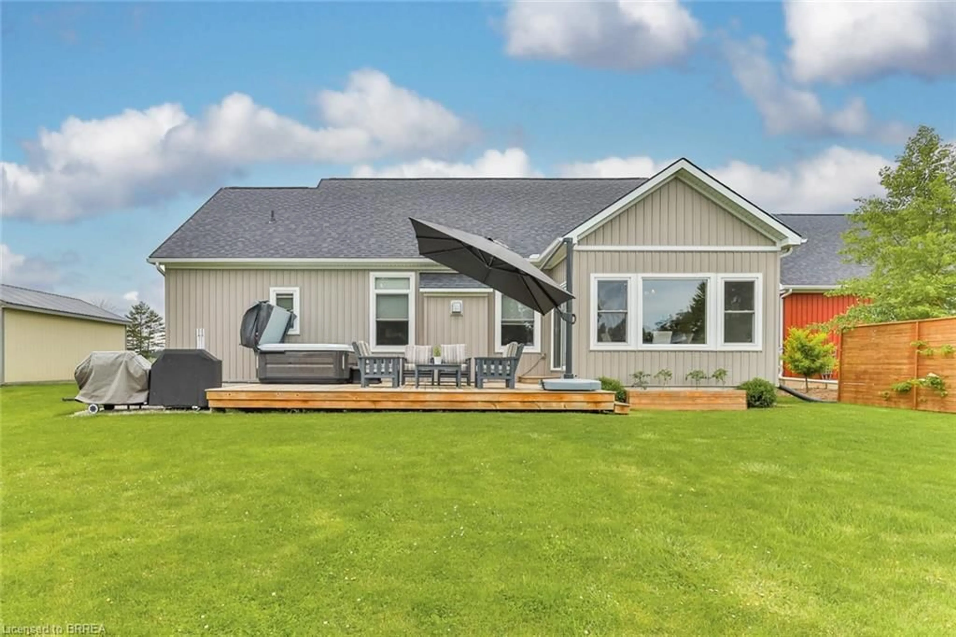 Home with vinyl exterior material, unknown for 126 Blue Water Pky, Selkirk Ontario N0A 1P0