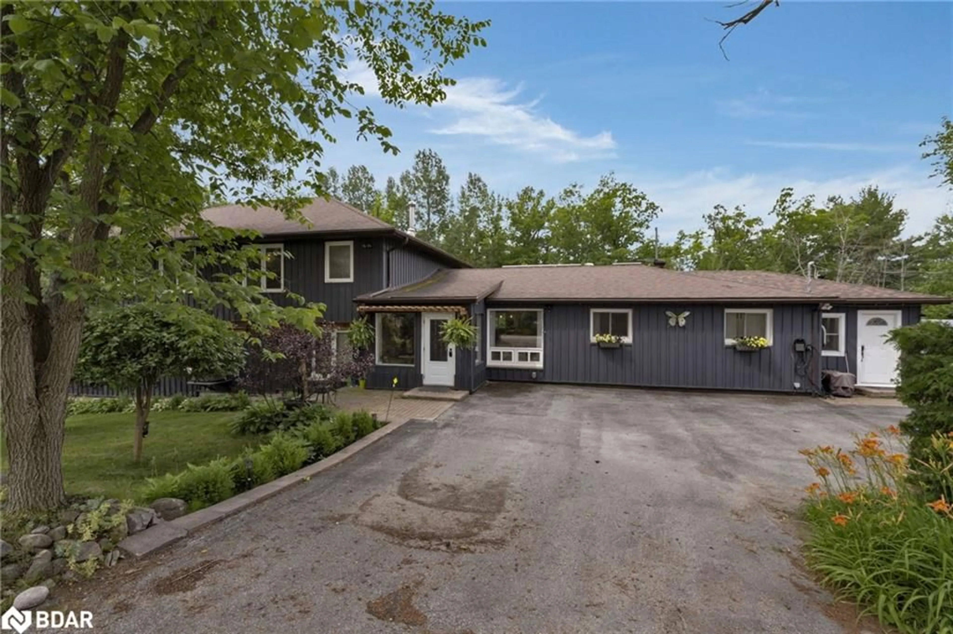 A pic from outside/outdoor area/front of a property/back of a property/a pic from drone, street for 54 Forest Harbour Parkway Pky, Tay Ontario L0K 2C0