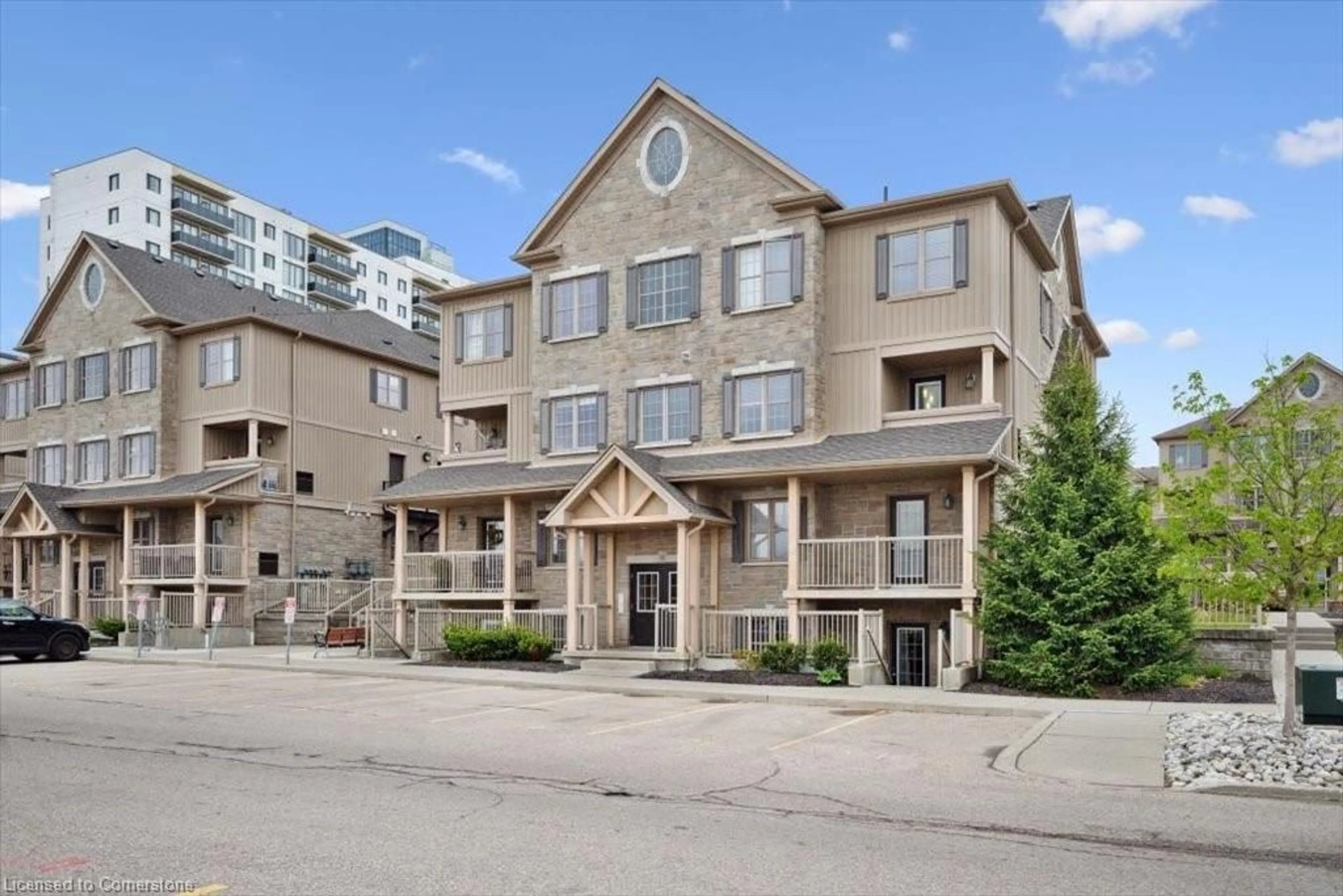 Patio, building for 1460 Highland Rd #11B, Kitchener Ontario N2N 0B7