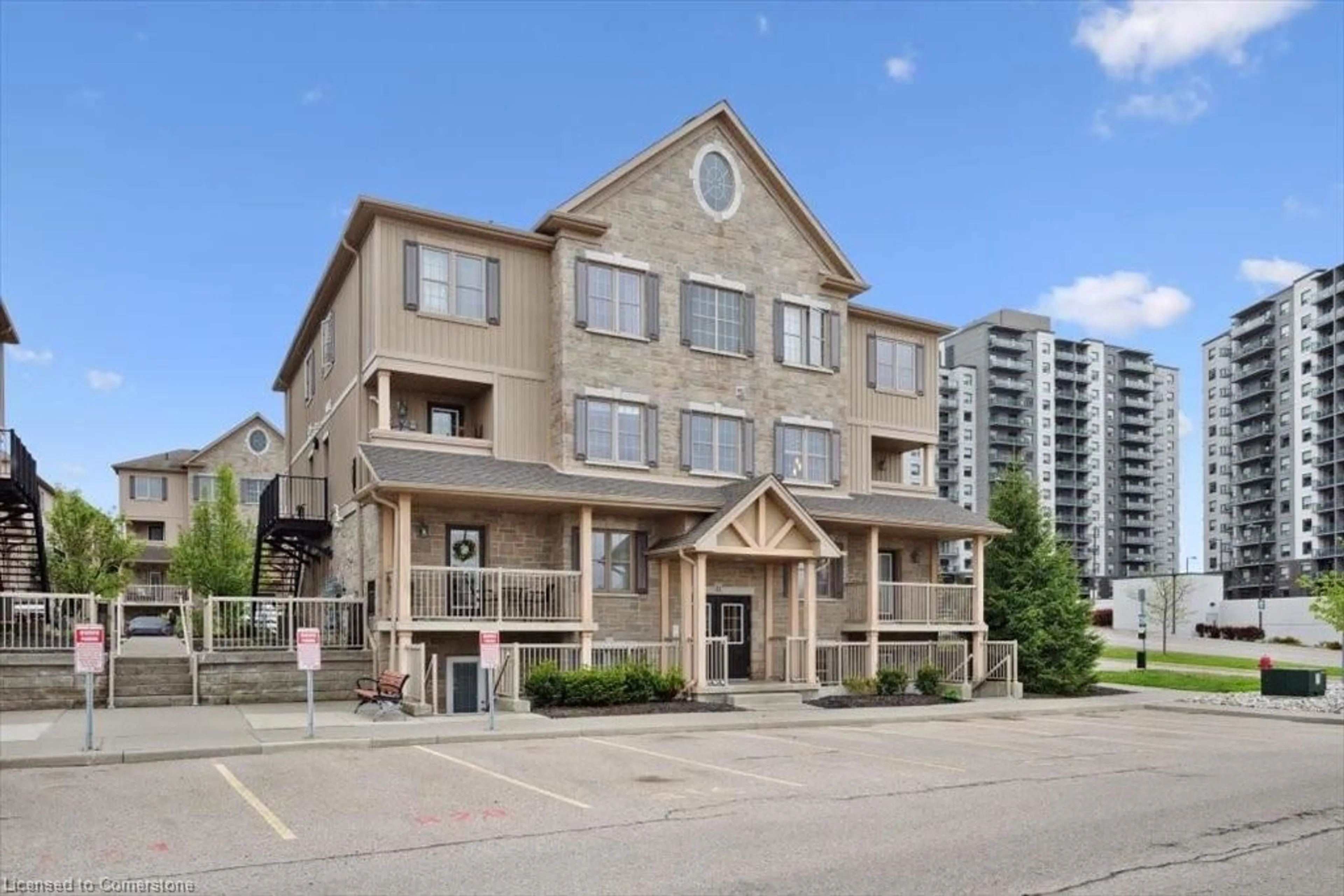 Patio, building for 1460 Highland Rd #11B, Kitchener Ontario N2N 0B7