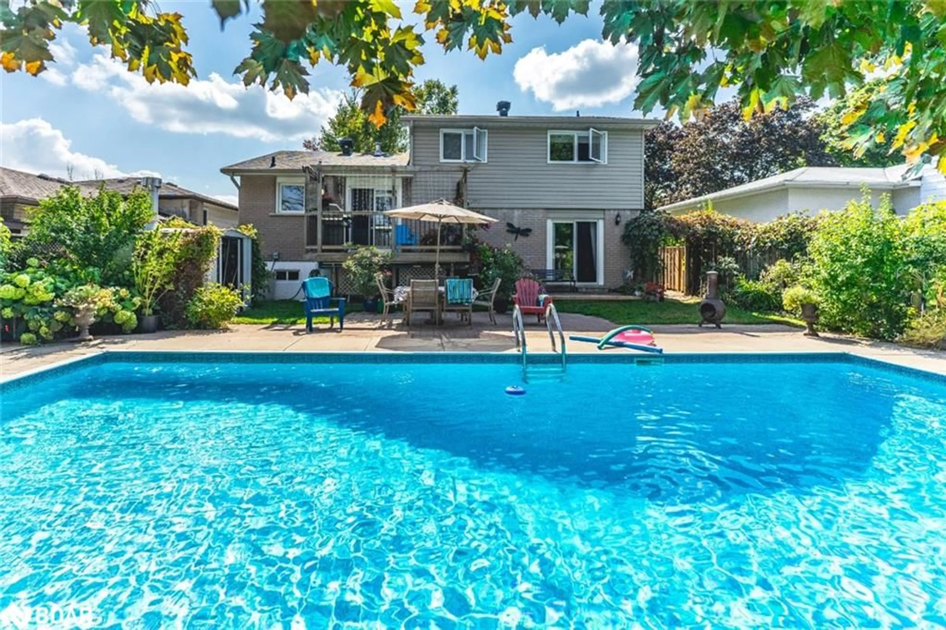 Pool for 33 Porter Cres, Barrie Ontario L4M 5H8