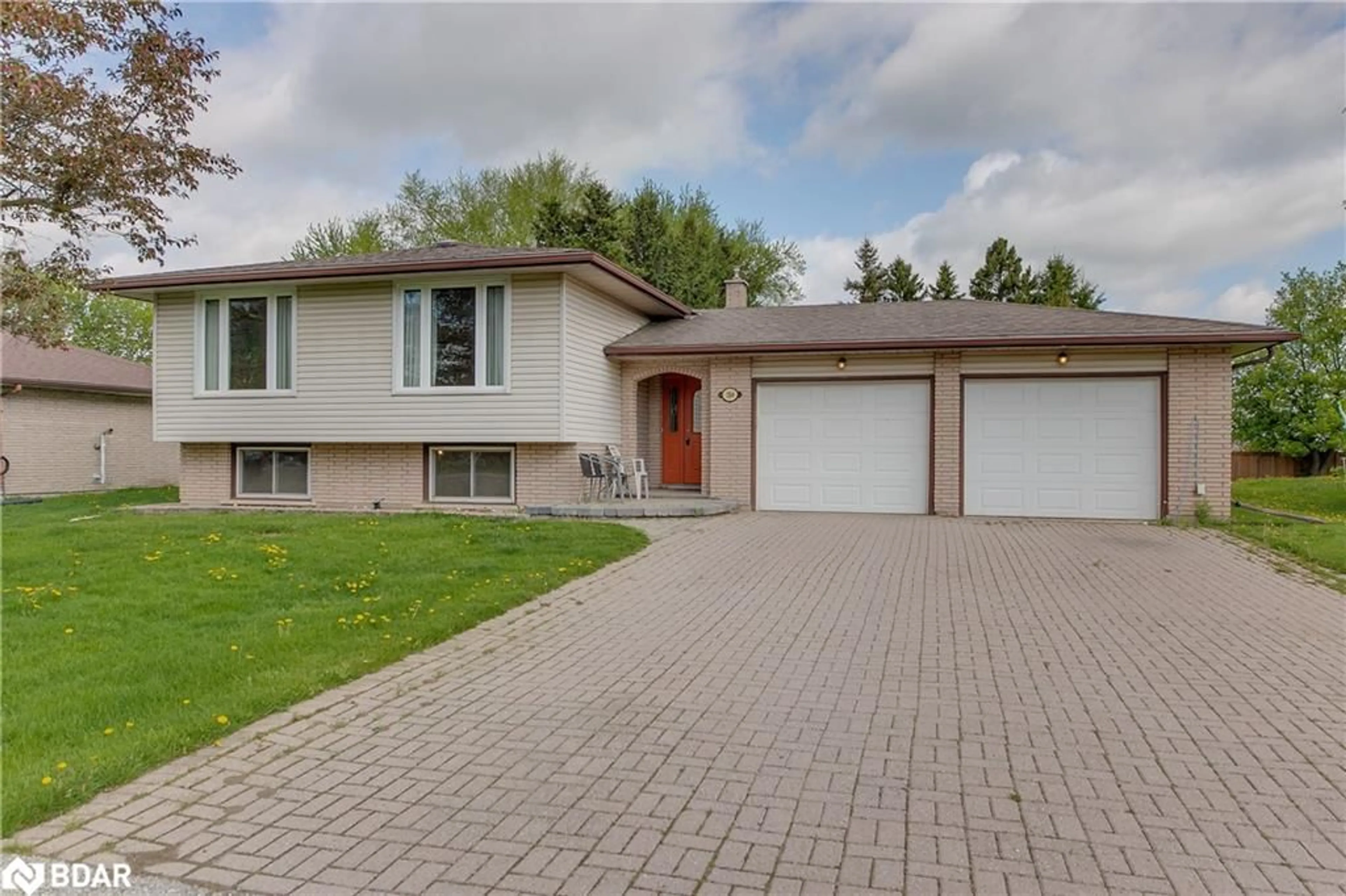 Home with vinyl exterior material, street for 184 Murphy Rd, Essa Ontario L3W 0A2