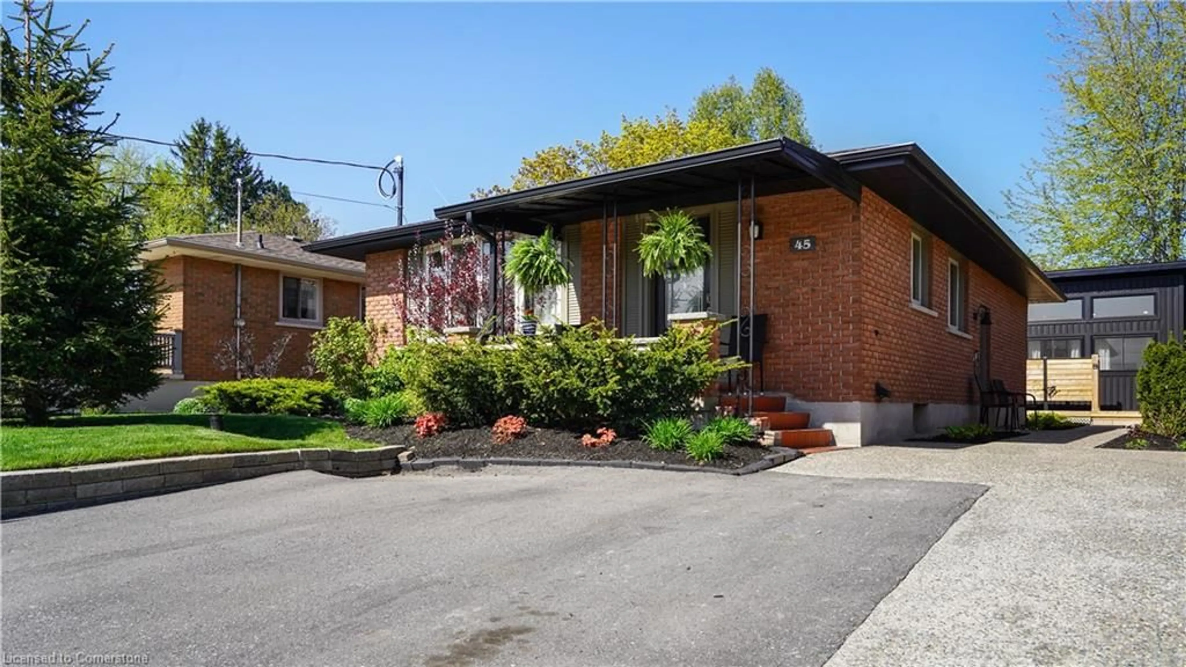 Home with brick exterior material, street for 45 Bond St, Kitchener Ontario N2H 4S4