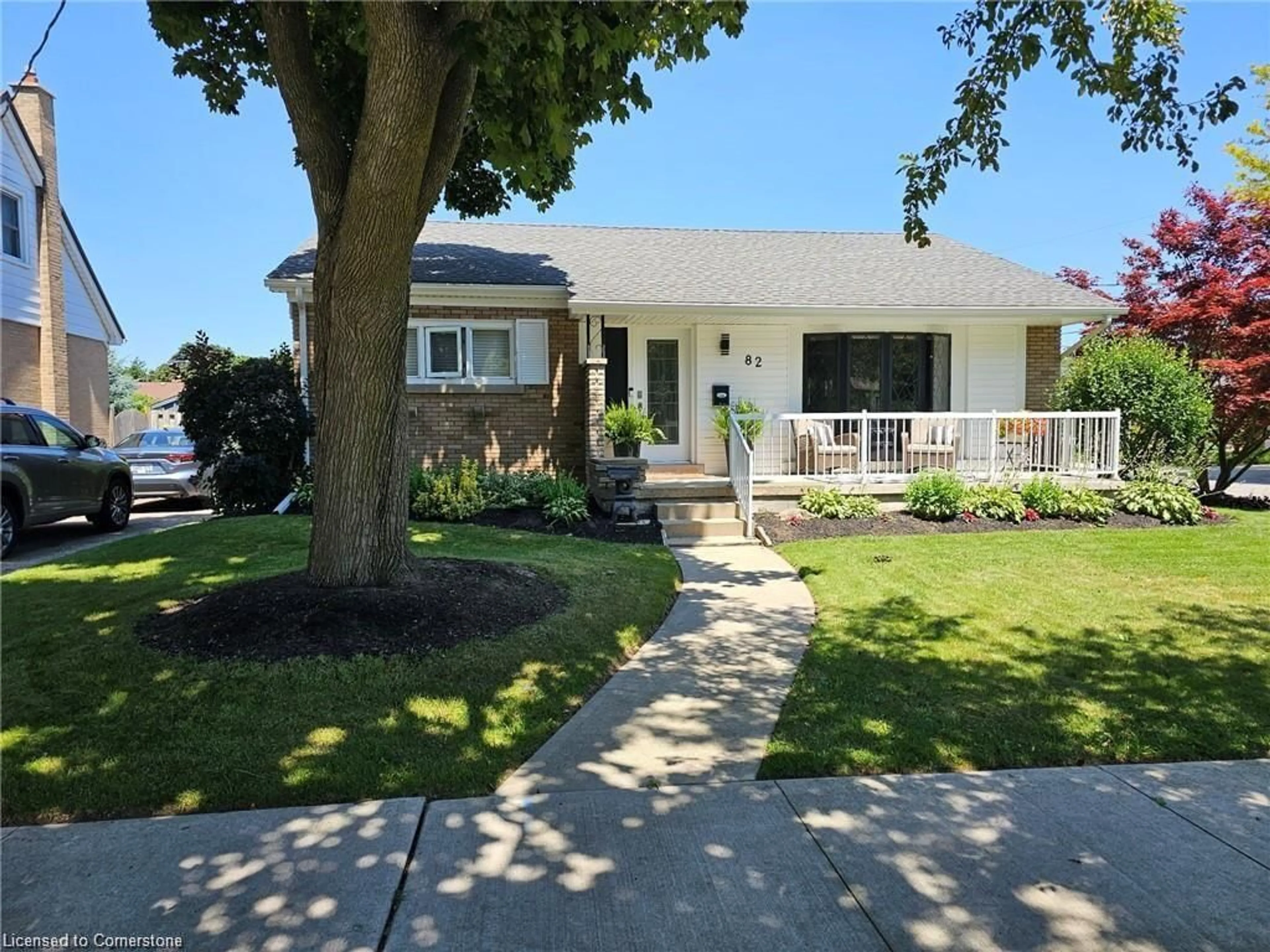 Home with vinyl exterior material, street for 82 Glendale Rd, Kitchener Ontario N2H 2Z8