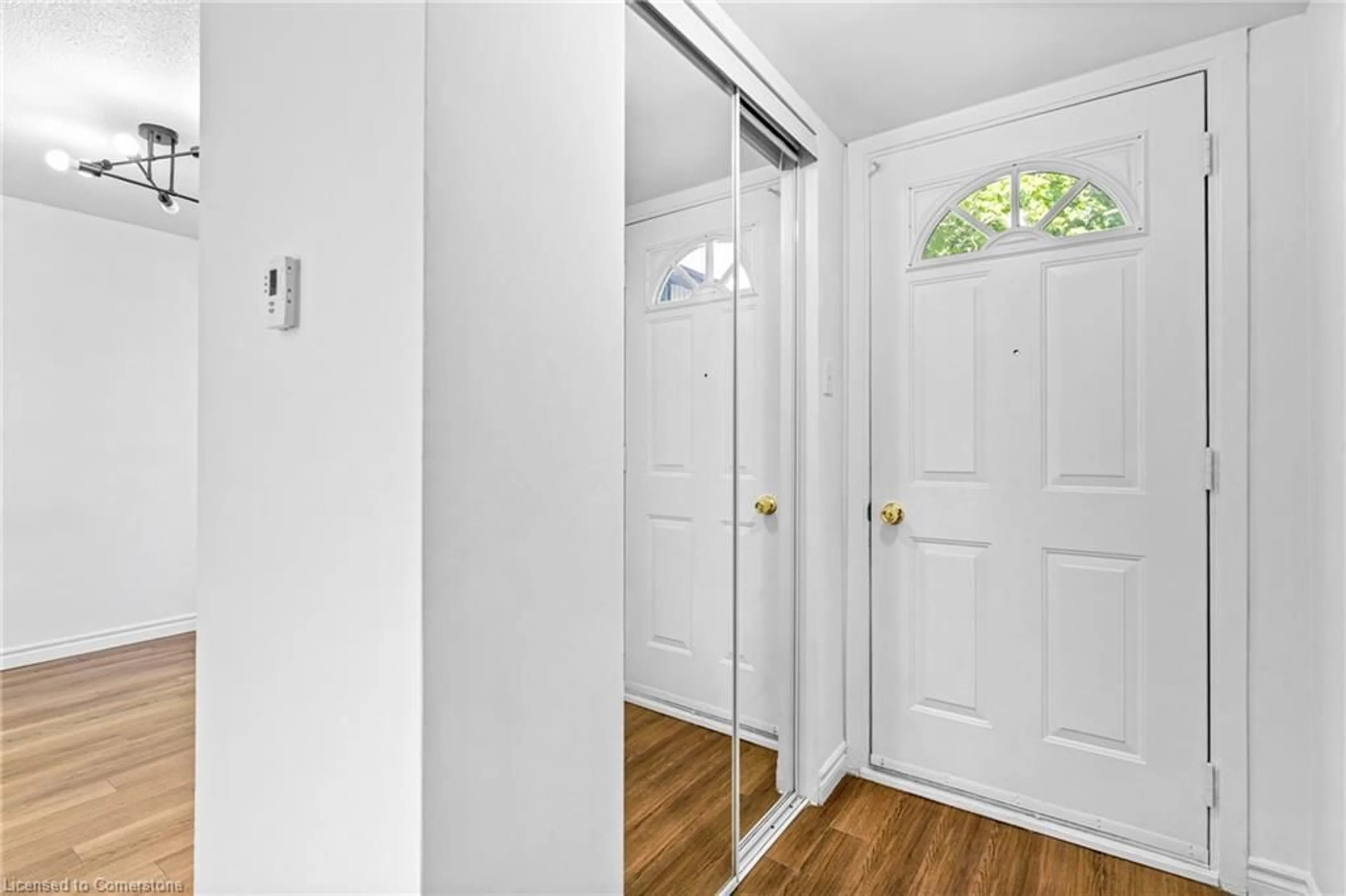 Indoor entryway for 210 Glamis Rd #13, Cambridge Ontario N1R 6L3