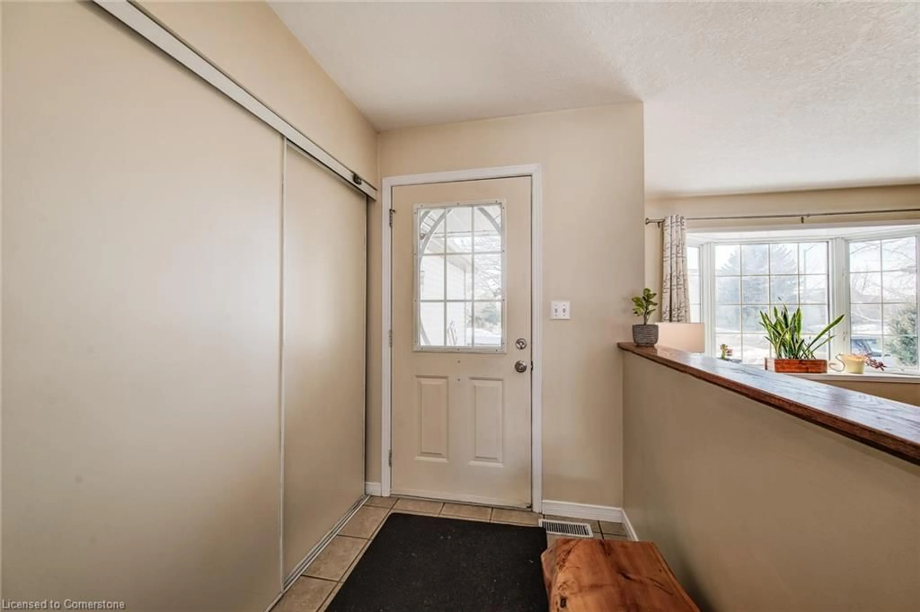 Indoor entryway for 272 Fennel St, Plattsville Ontario N0J 1S0