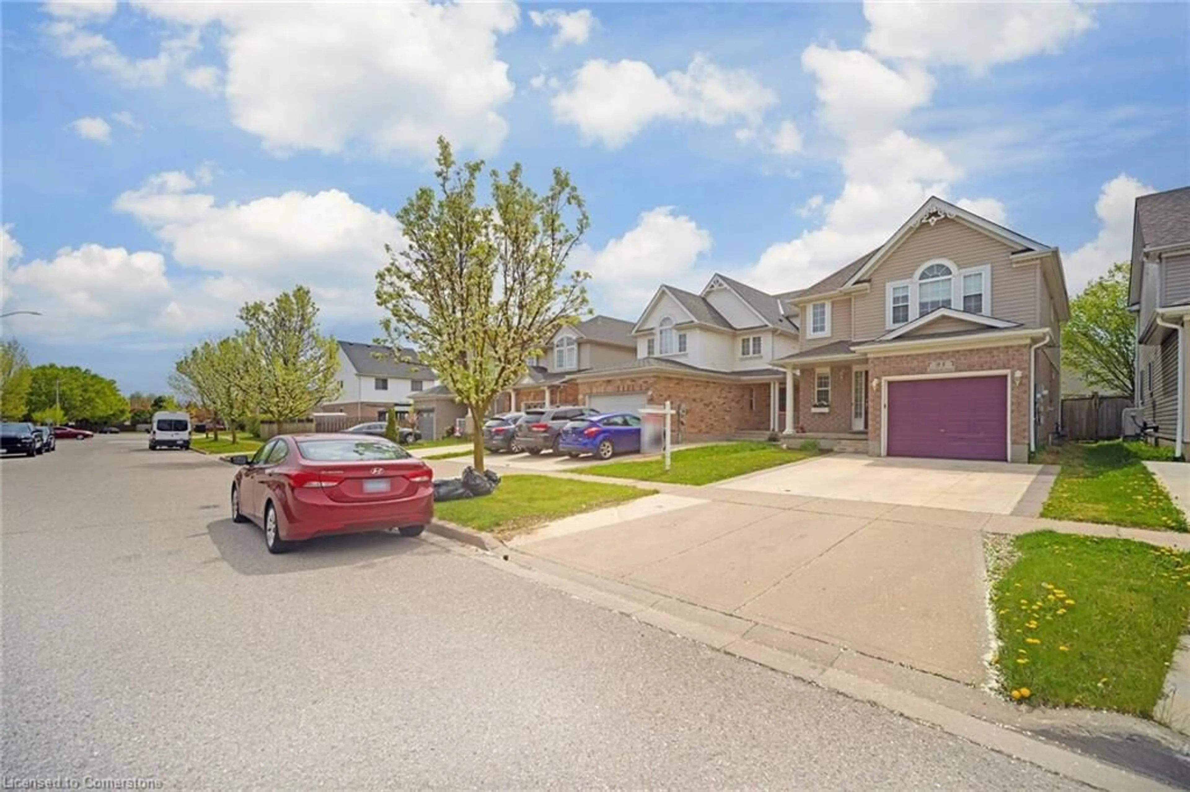 A pic from outside/outdoor area/front of a property/back of a property/a pic from drone, street for 95 Houghton St, Cambridge Ontario N3C 4L2