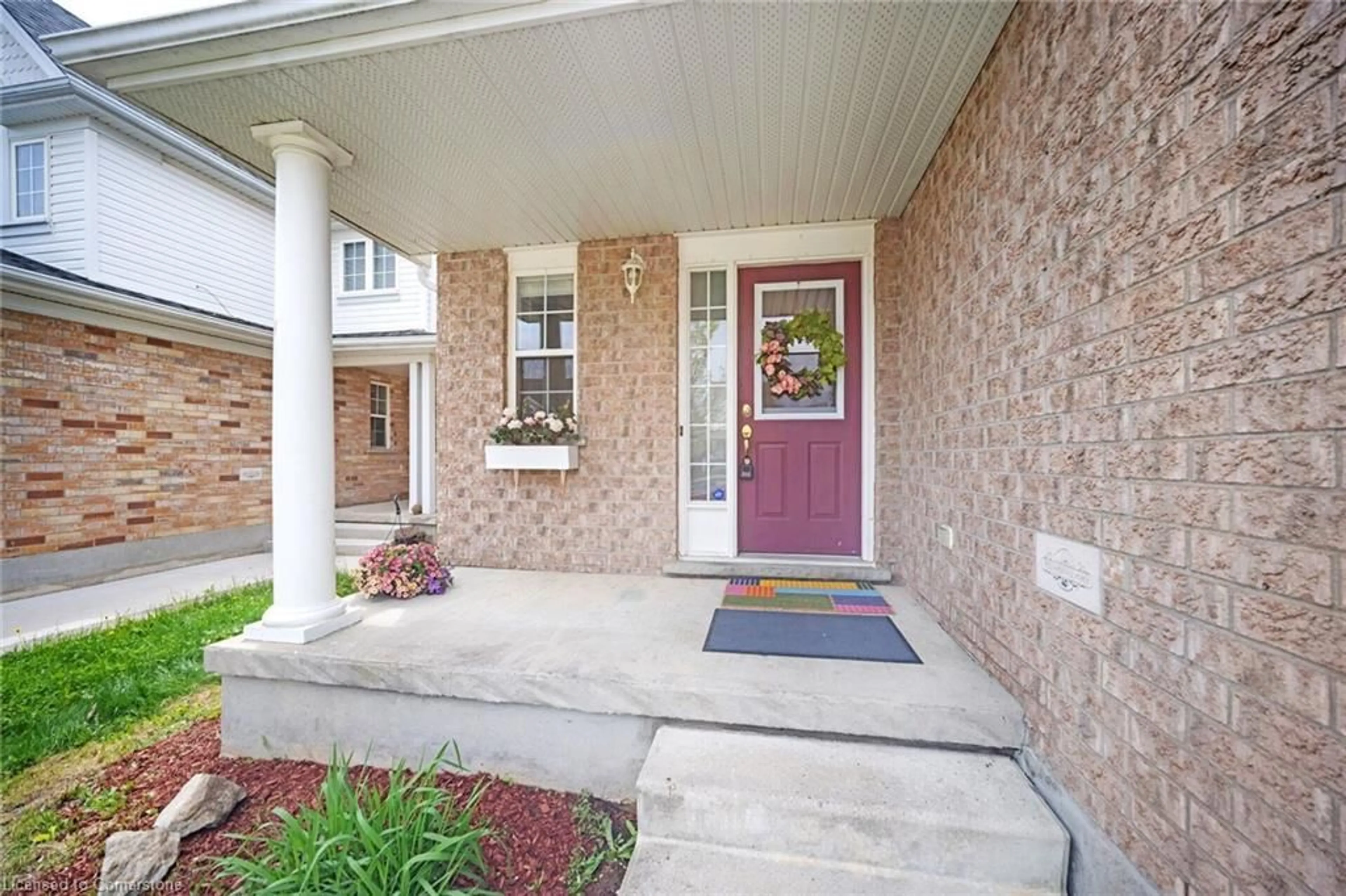 Indoor entryway for 95 Houghton St, Cambridge Ontario N3C 4L2
