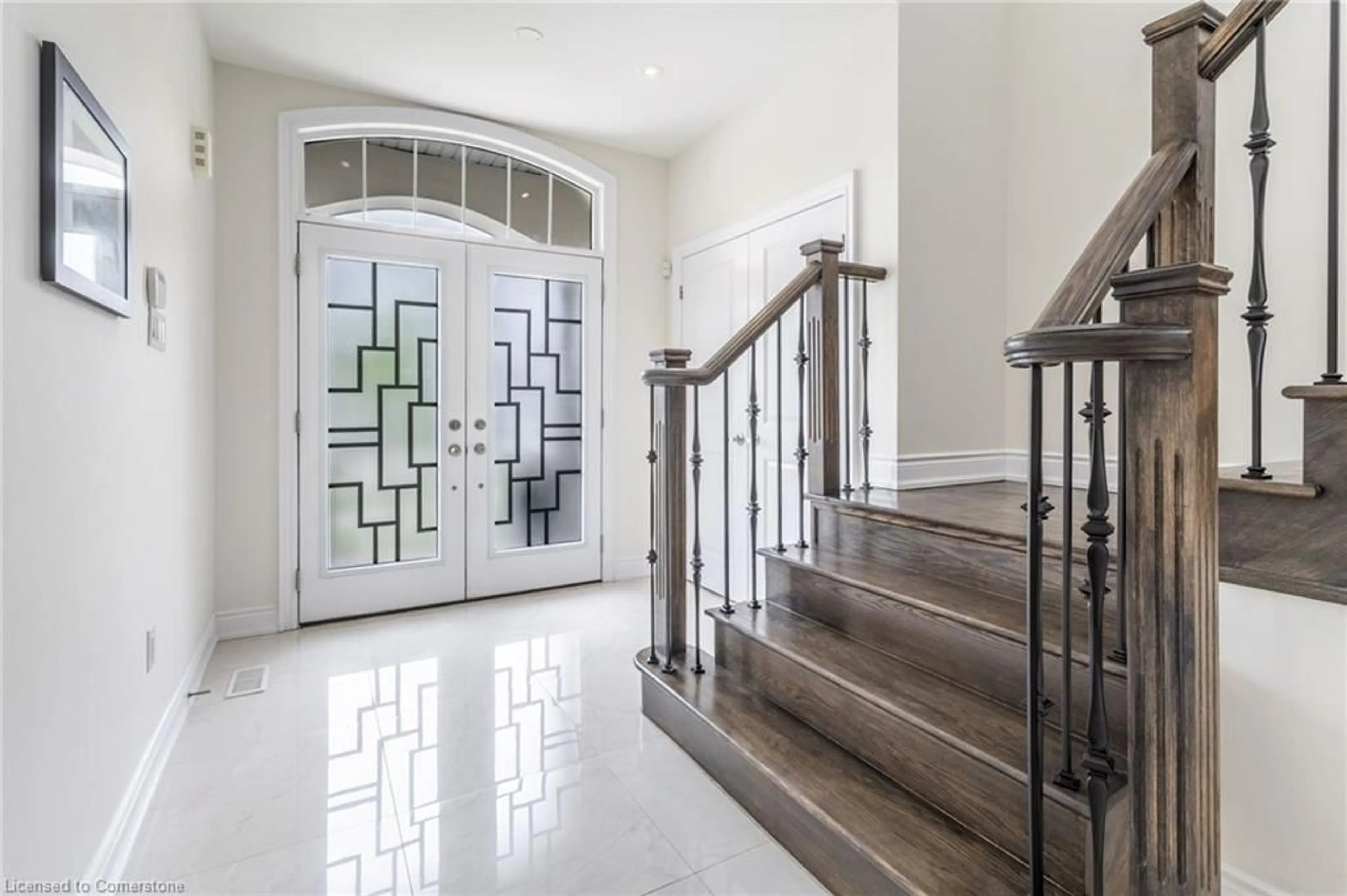 Indoor entryway for 64 Elysian Fields Cir, Brampton Ontario L6Y 6E8