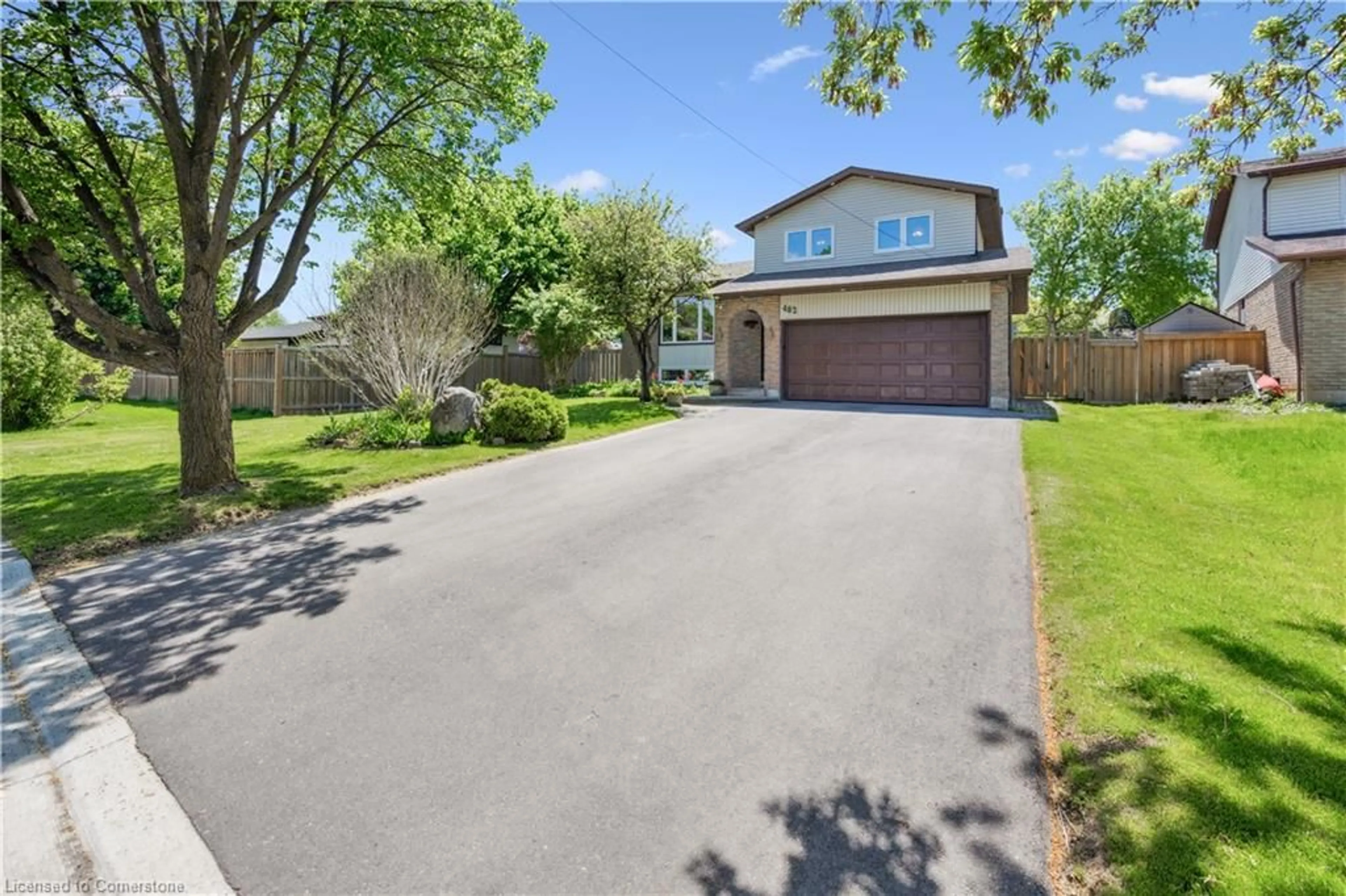 A pic from outside/outdoor area/front of a property/back of a property/a pic from drone, street for 482 Gowland Cres, Milton Ontario L9T 4E5