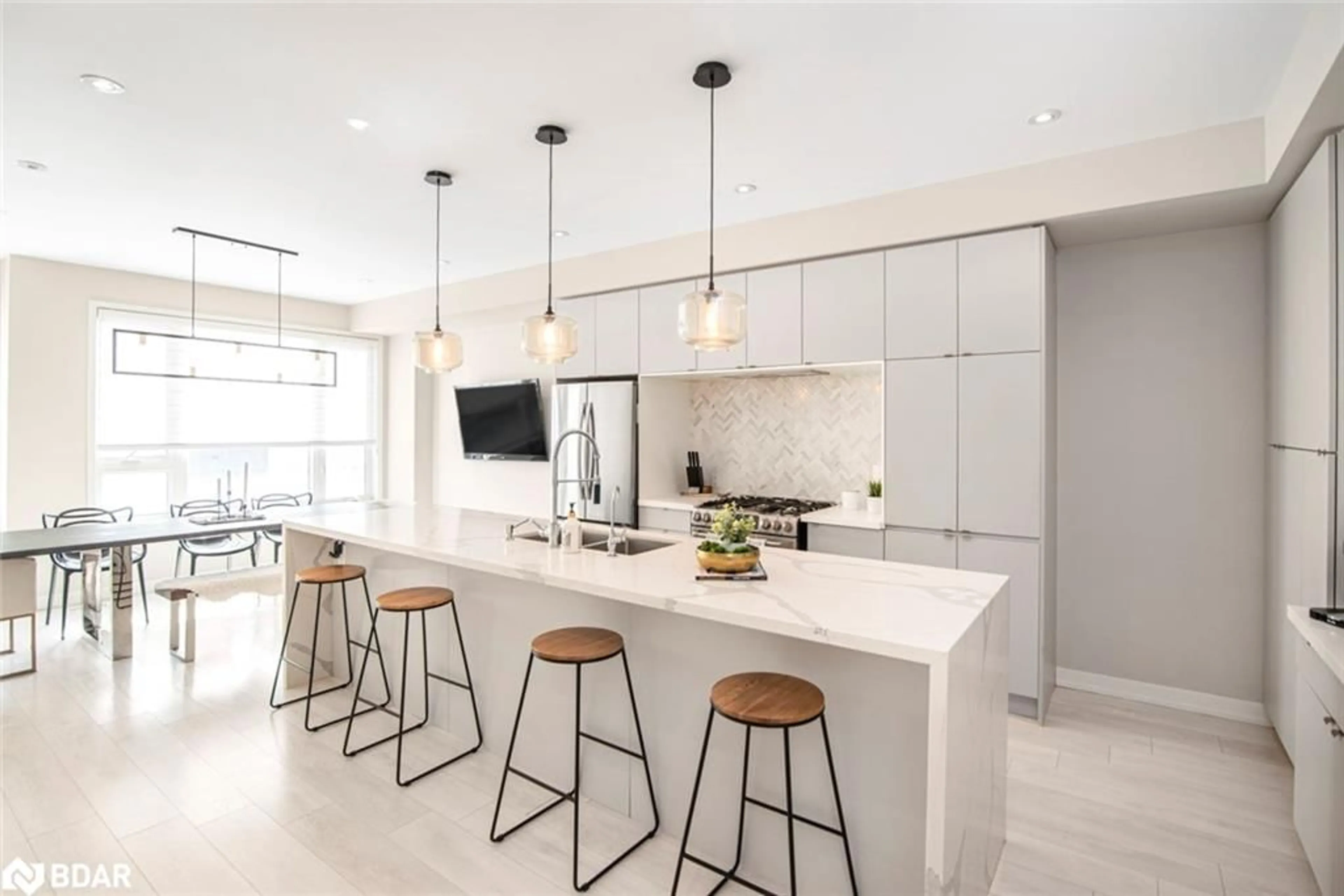 Contemporary kitchen, unknown for 177 Huguenot Rd, Oakville Ontario L6H 0L4