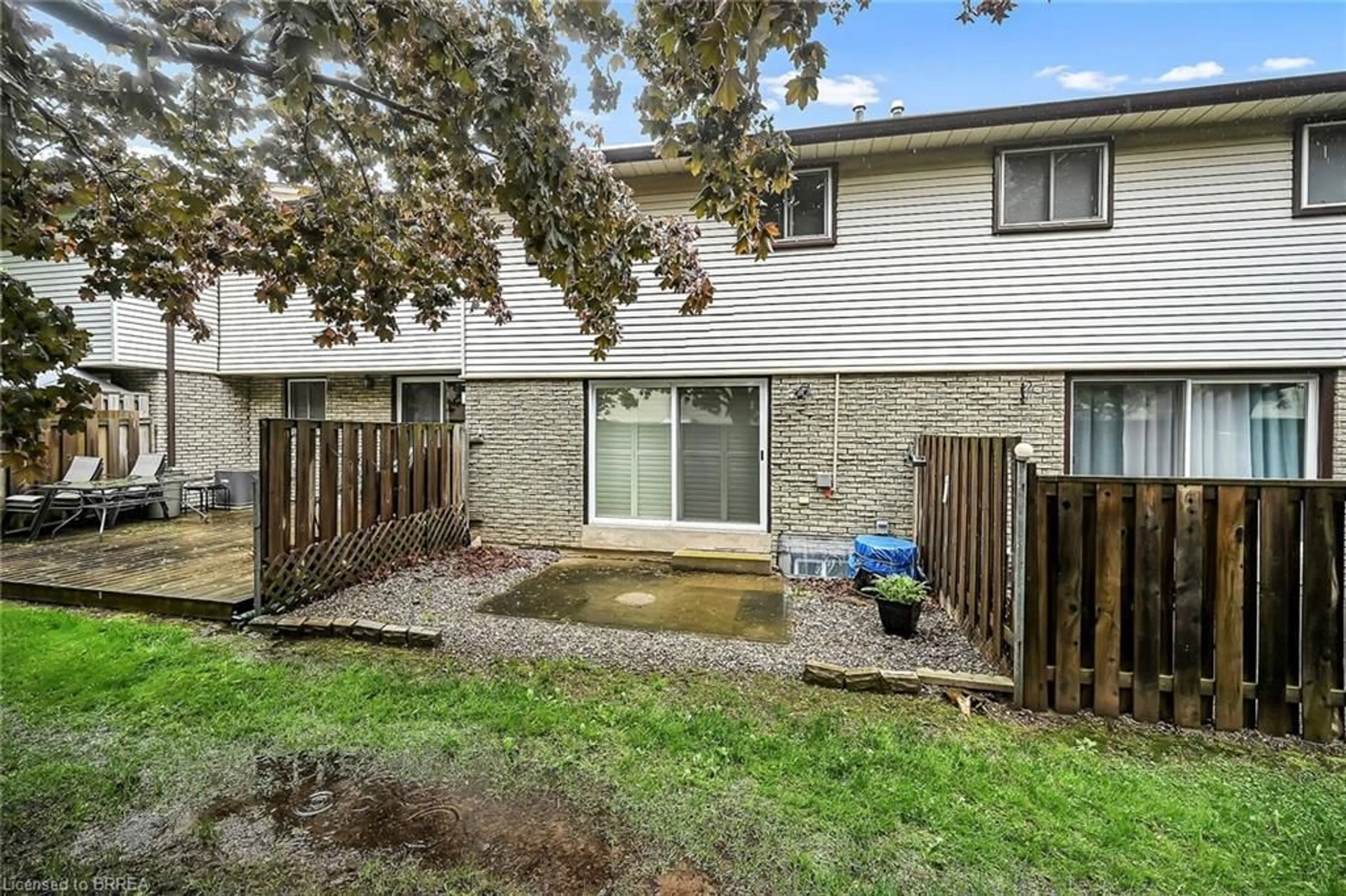 Patio, street for 21 Centennial Dr #C, Brantford Ontario N3R 6Y5
