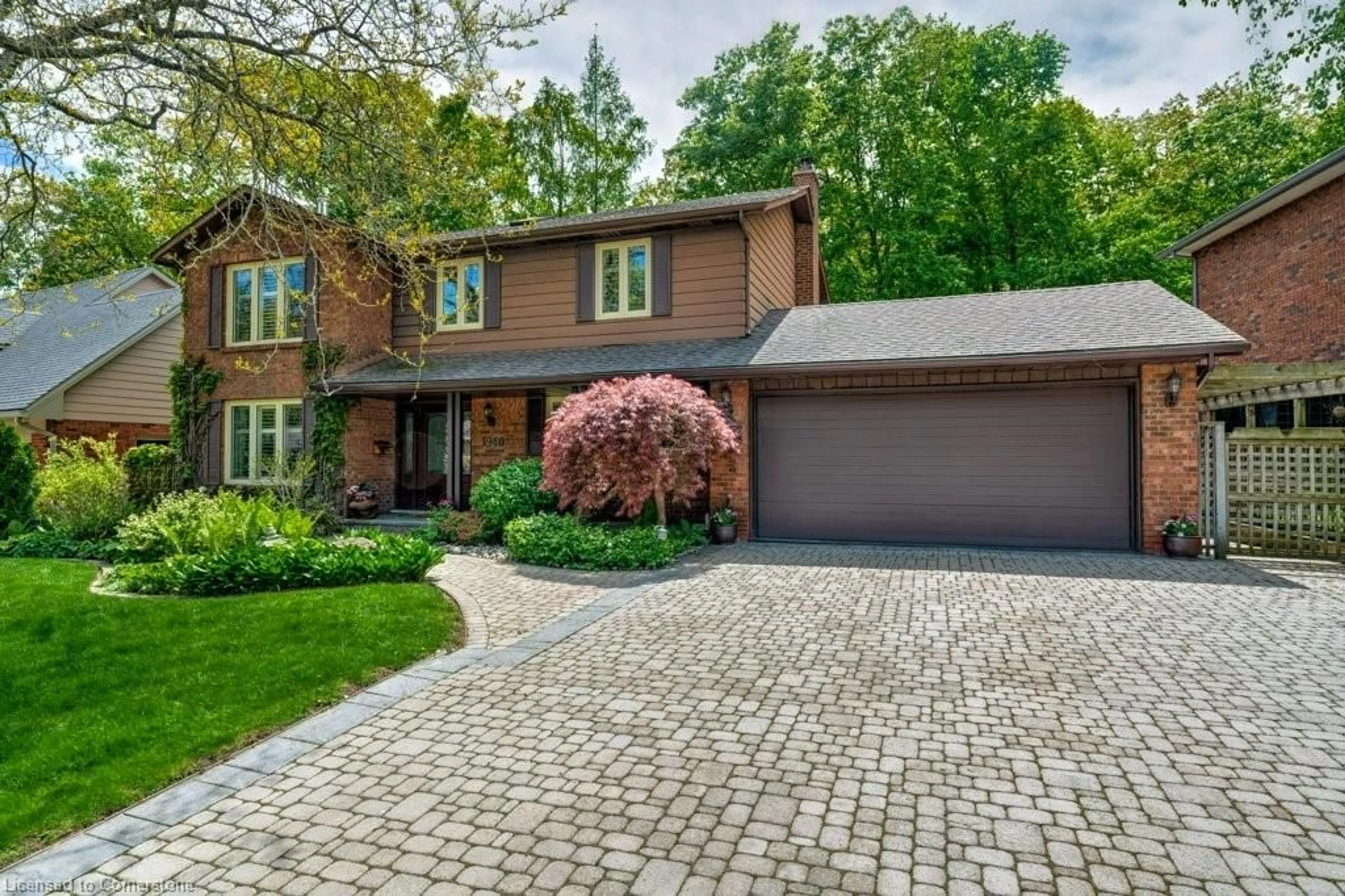 Home with brick exterior material, street for 1940 Four Seasons Dr, Burlington Ontario L7P 2Y1