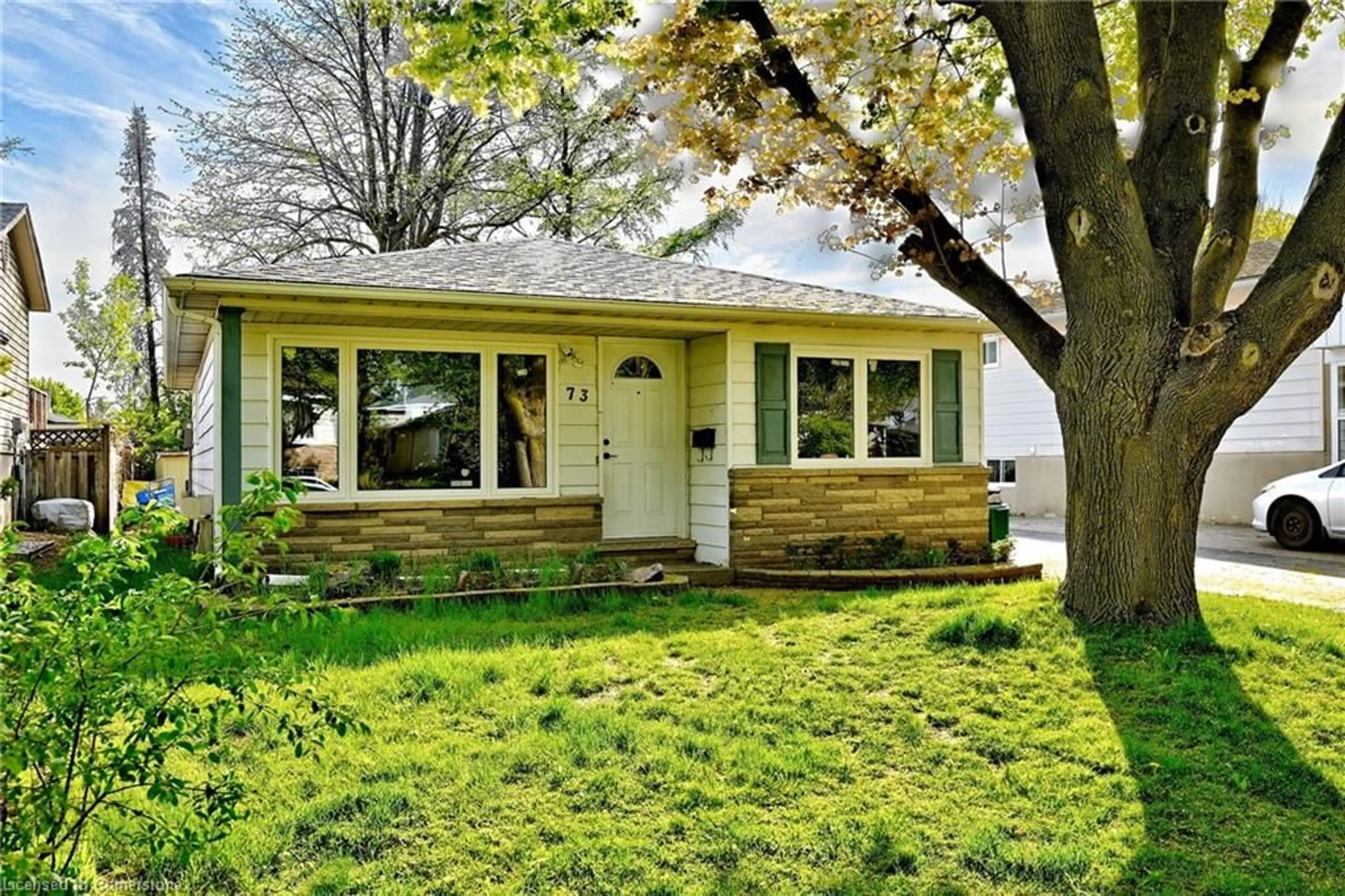 Home with vinyl exterior material, street for 73 Hickory Heights Cres, Kitchener Ontario N2N 1H3