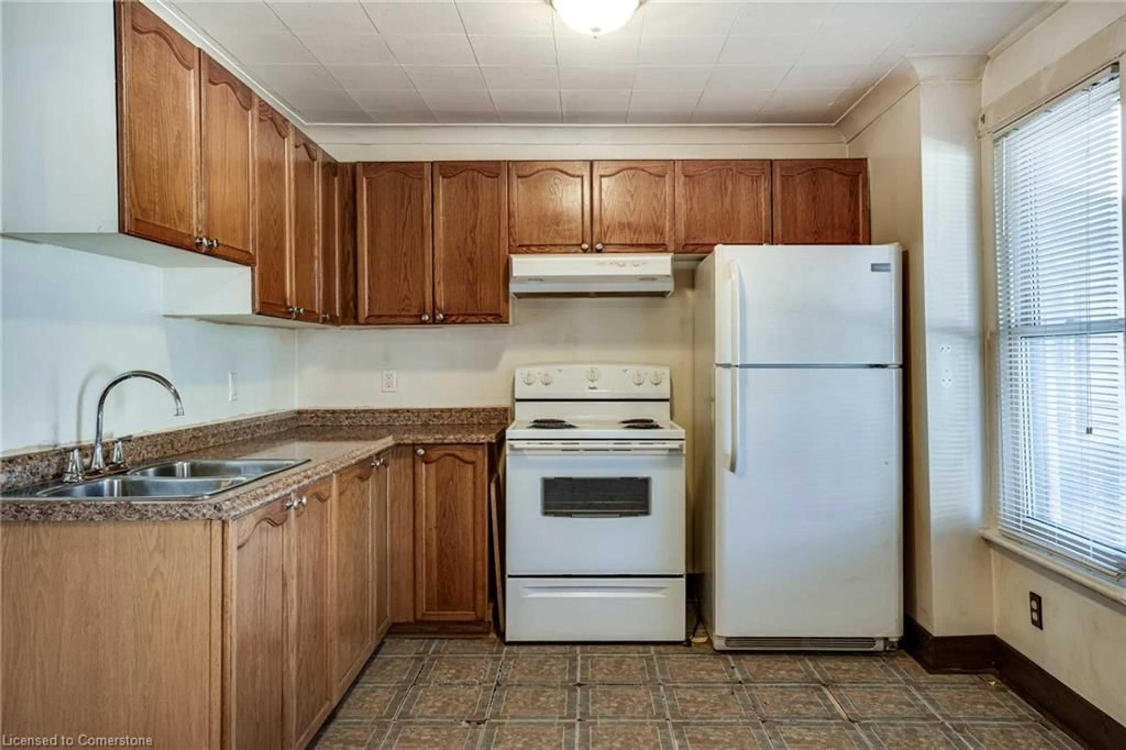Standard kitchen, unknown for 175 Mcanulty Blvd, Hamilton Ontario L8H 3H8