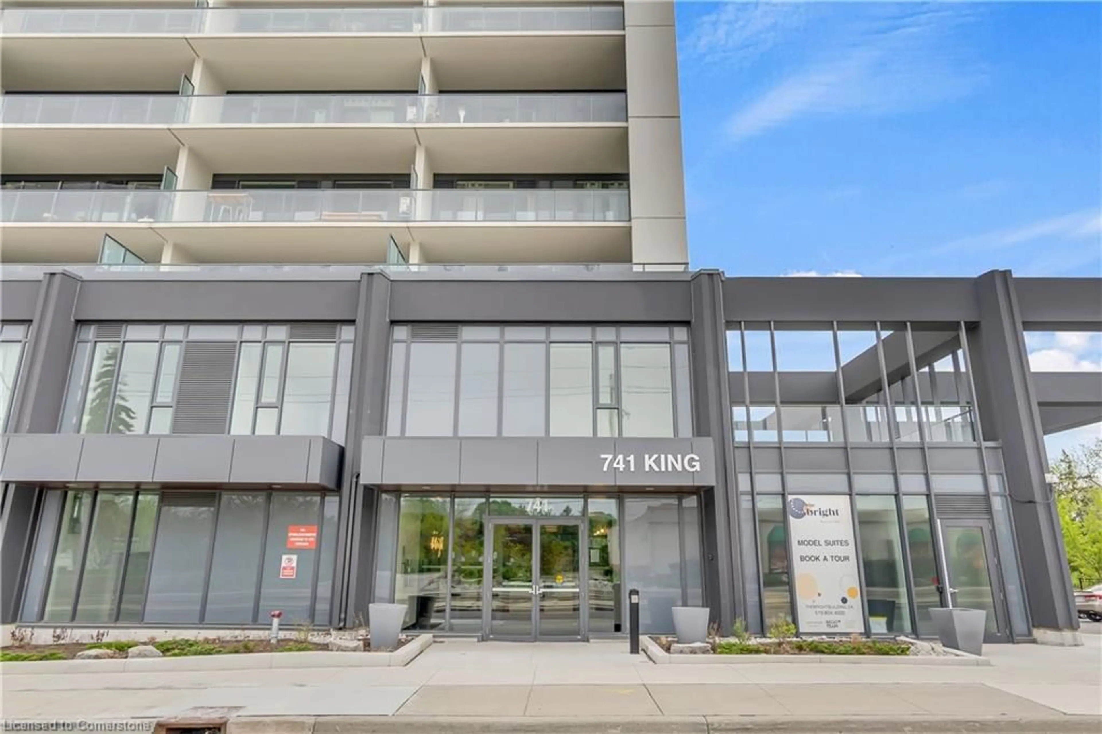 Indoor foyer for 741 King St #103, Kitchener Ontario N2G 0E9