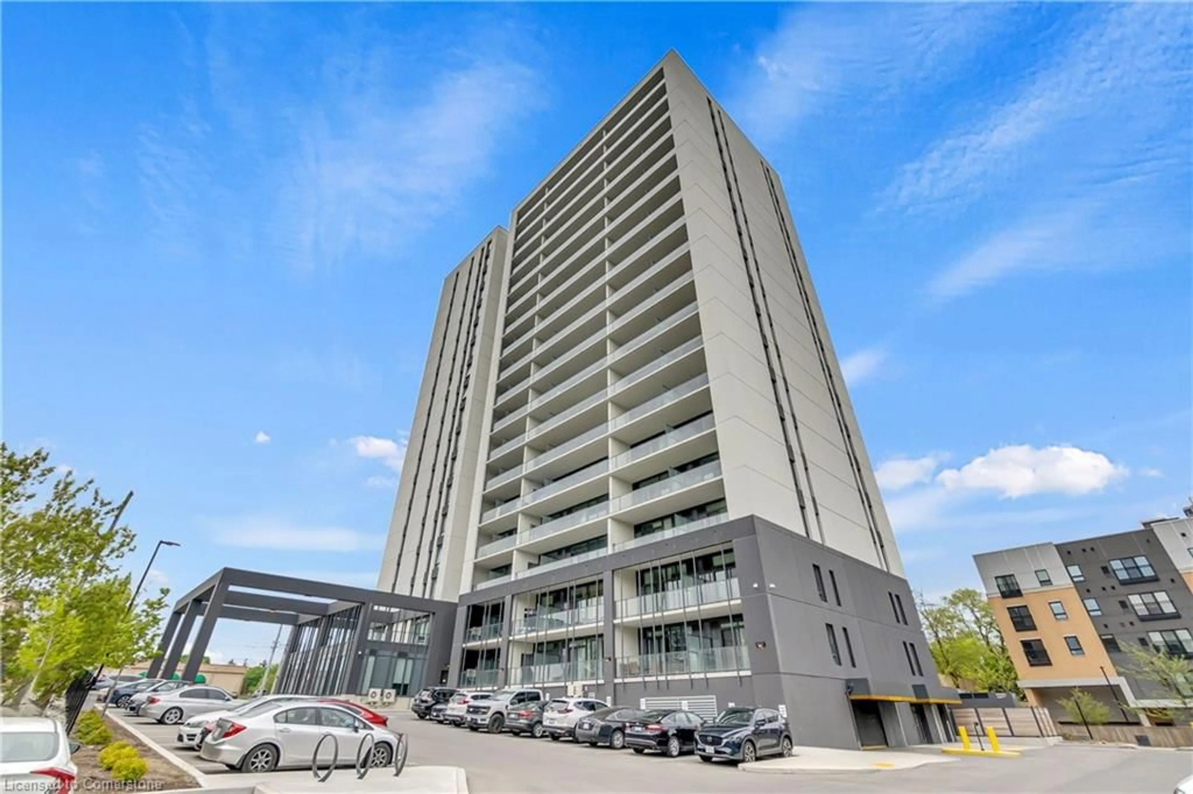 Indoor foyer for 741 King St #103, Kitchener Ontario N2G 0E9