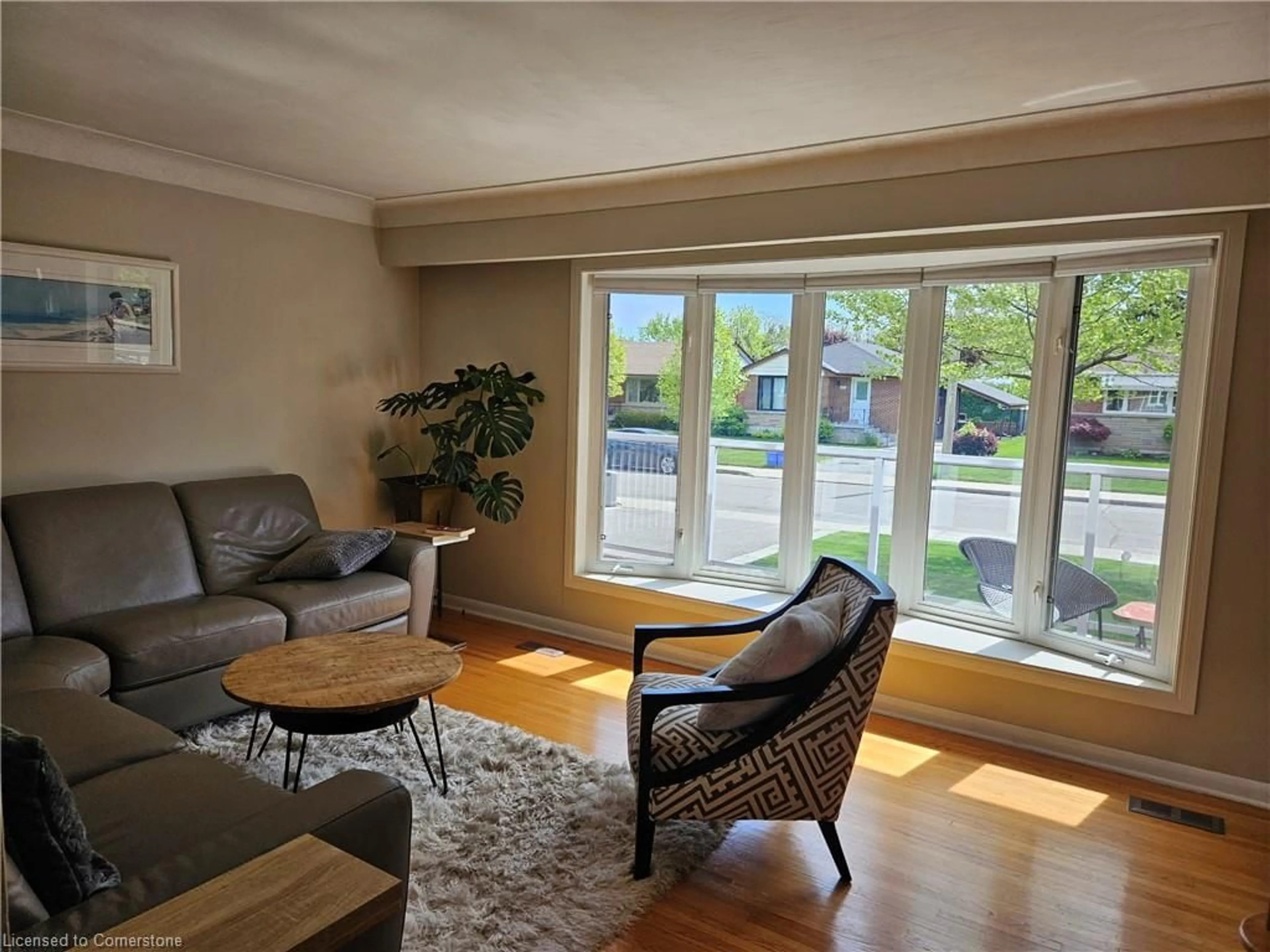Living room with furniture, wood/laminate floor for 130 West 26th St, Hamilton Ontario L9C 4Z4