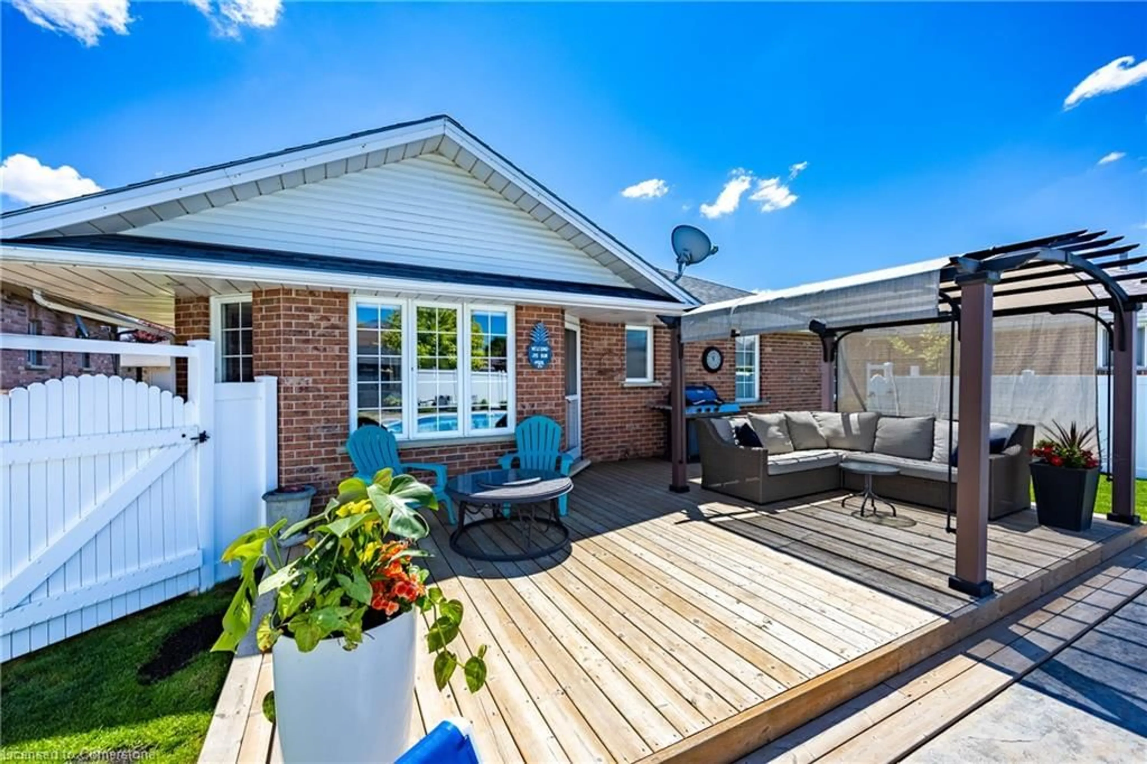 Patio, street for 6 Viola Crt, Delhi Ontario N4B 3C9