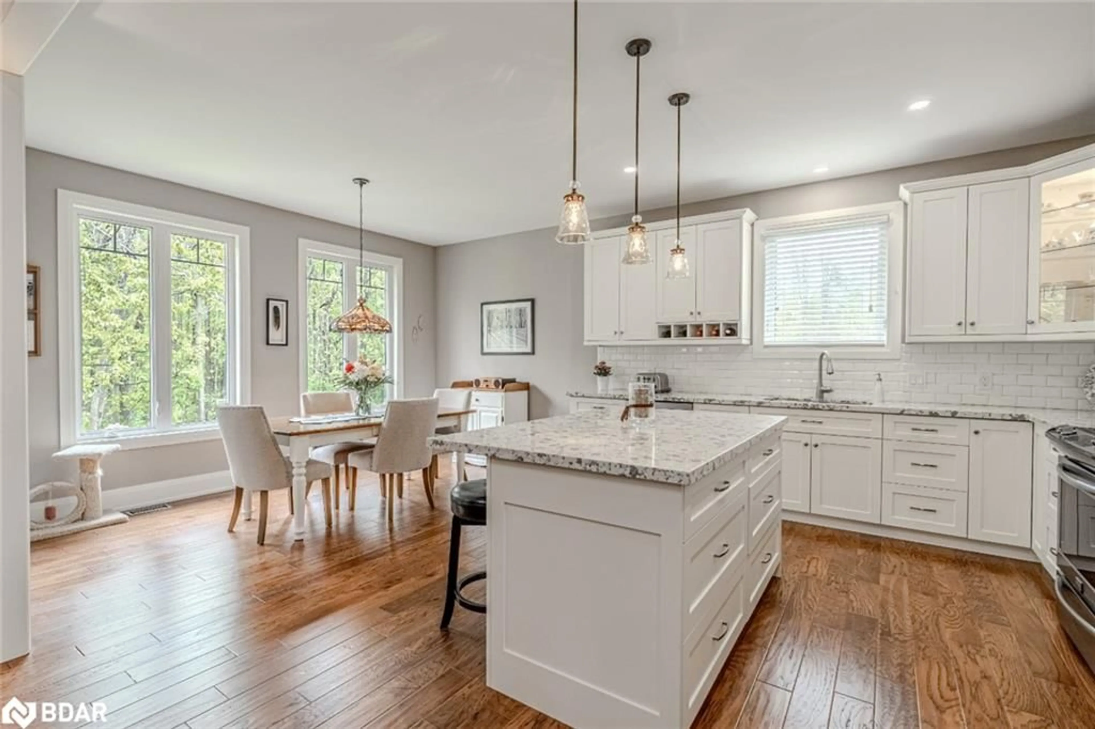 Open concept kitchen, ceramic/tile floor for 6 Southview Drive, Bayshore Village Ontario L0K 1B0