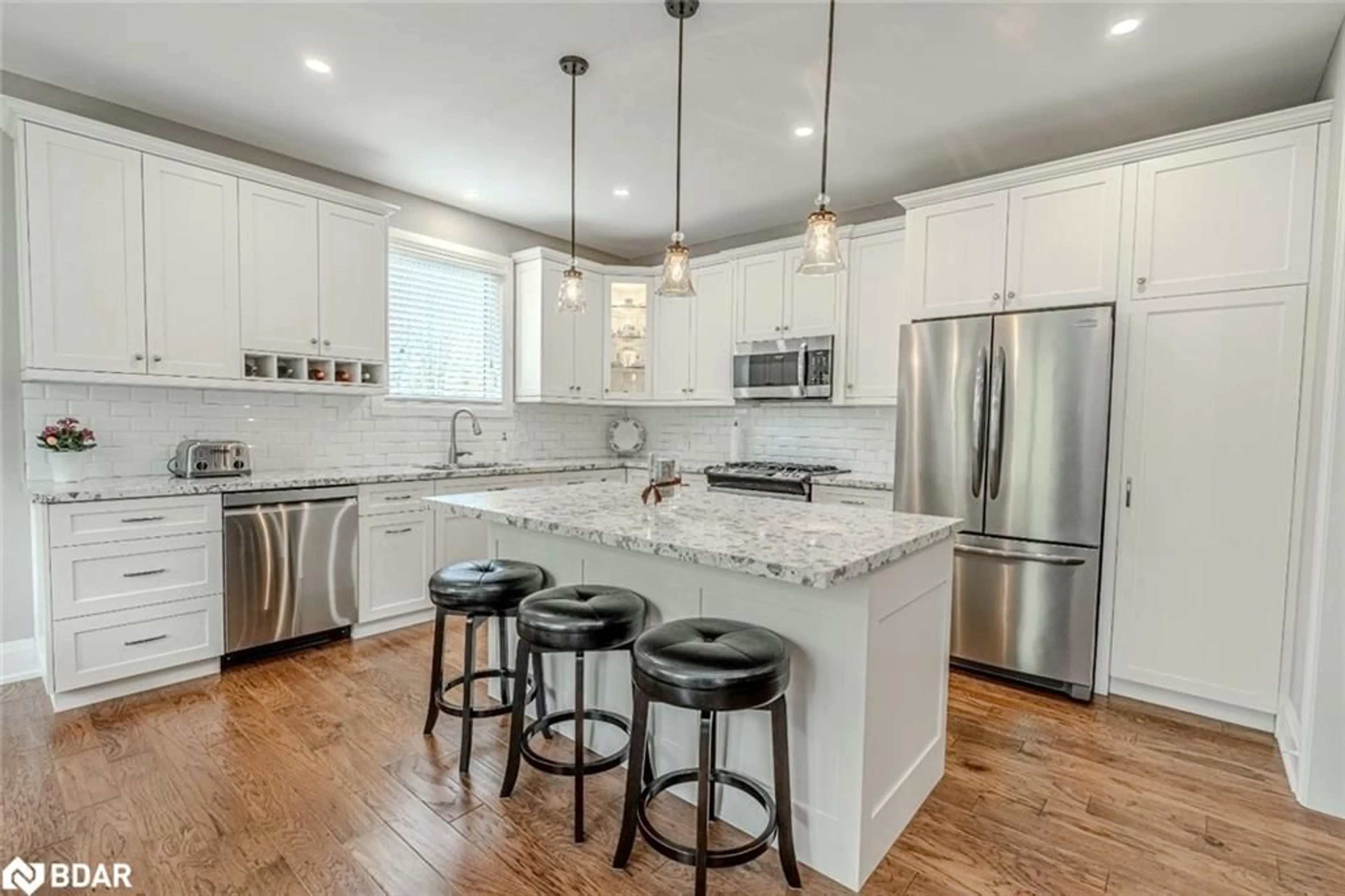 Open concept kitchen, ceramic/tile floor for 6 Southview Drive, Bayshore Village Ontario L0K 1B0