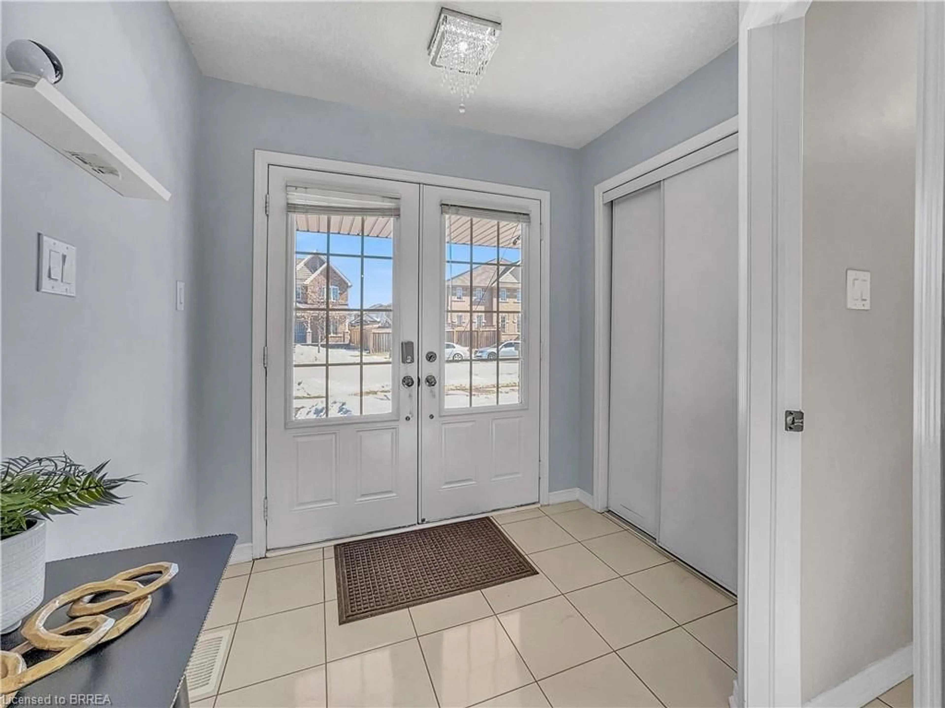 Indoor entryway for 36 Cheevers Rd, Brantford Ontario N3T 0K5