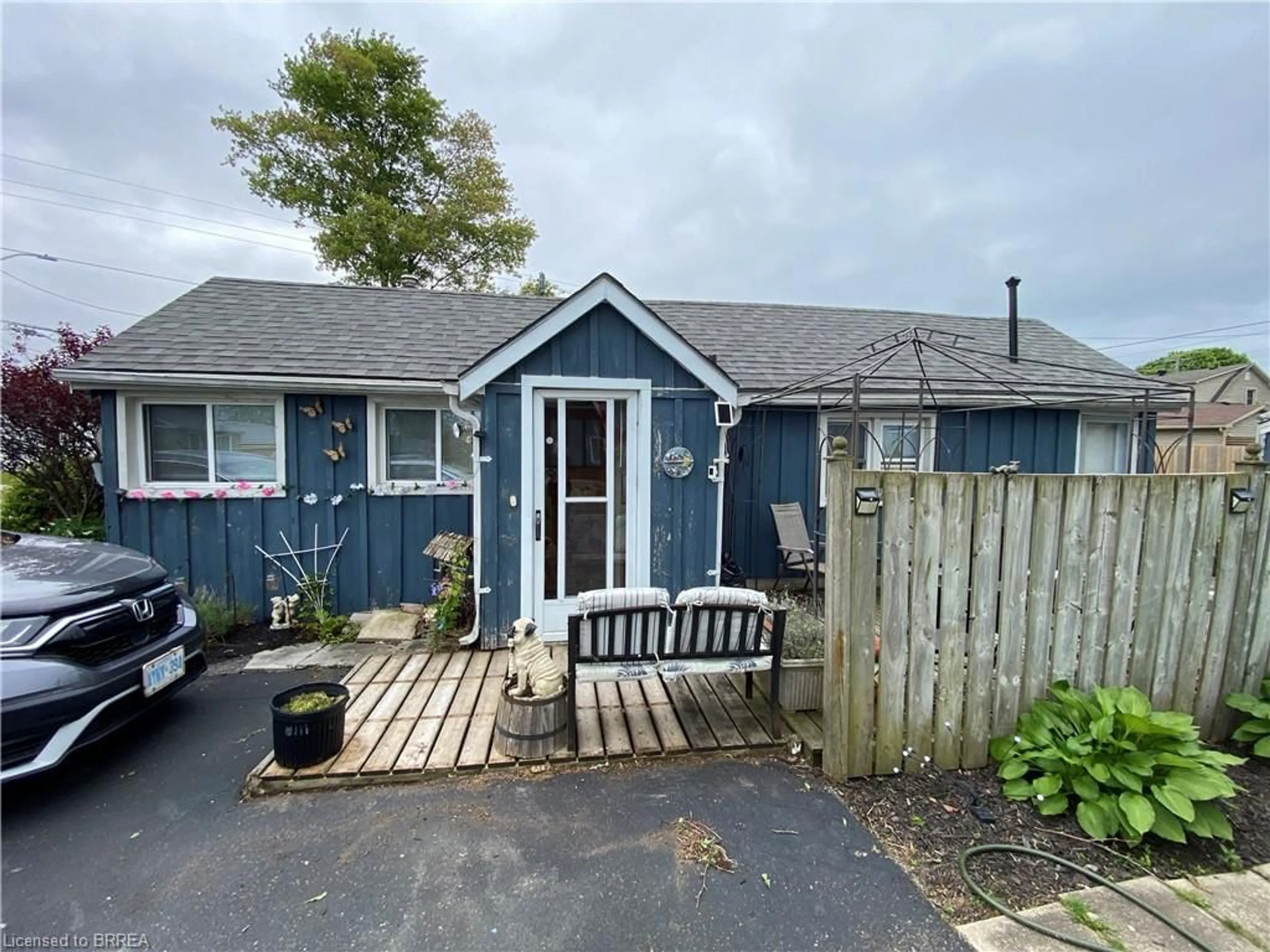 A pic from outside/outdoor area/front of a property/back of a property/a pic from drone, street for 26 Pansy Ave, Port Dover Ontario N0A 1N7
