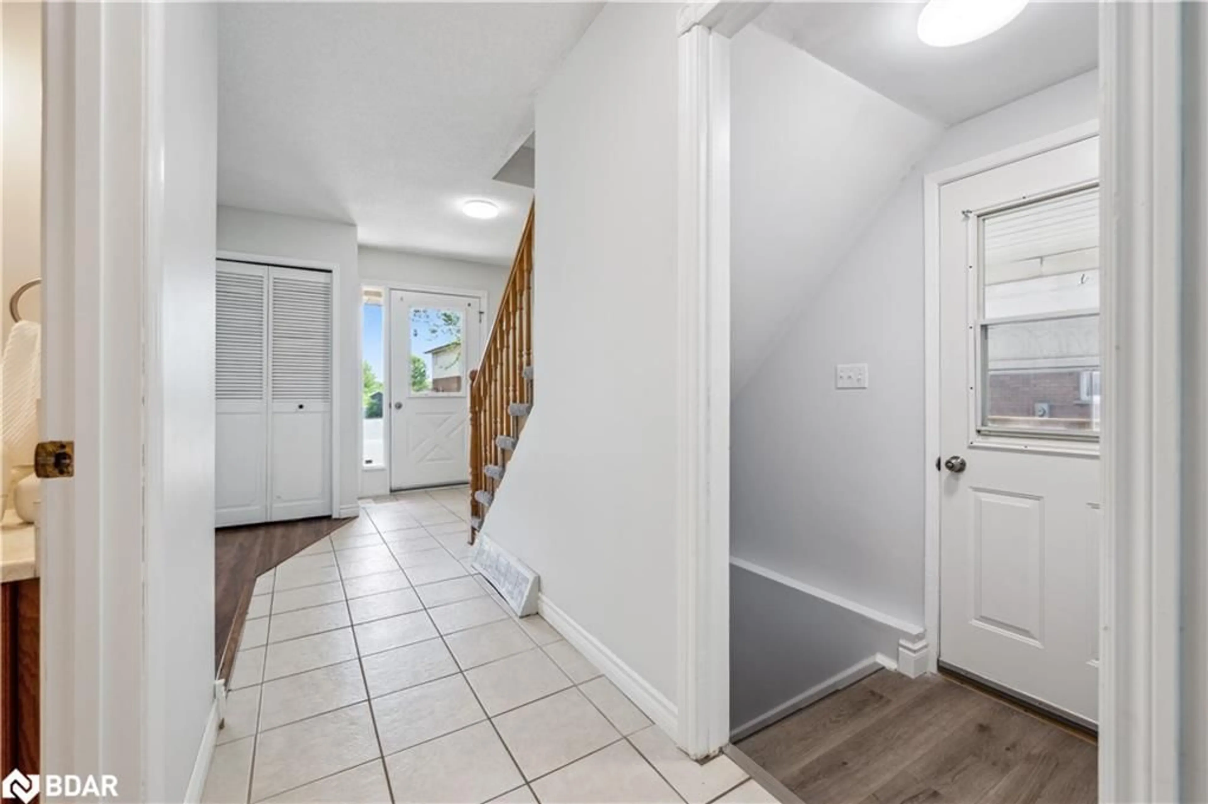 Indoor entryway for 32 Wilson Cres, Centre Wellington Ontario N0B 1S0
