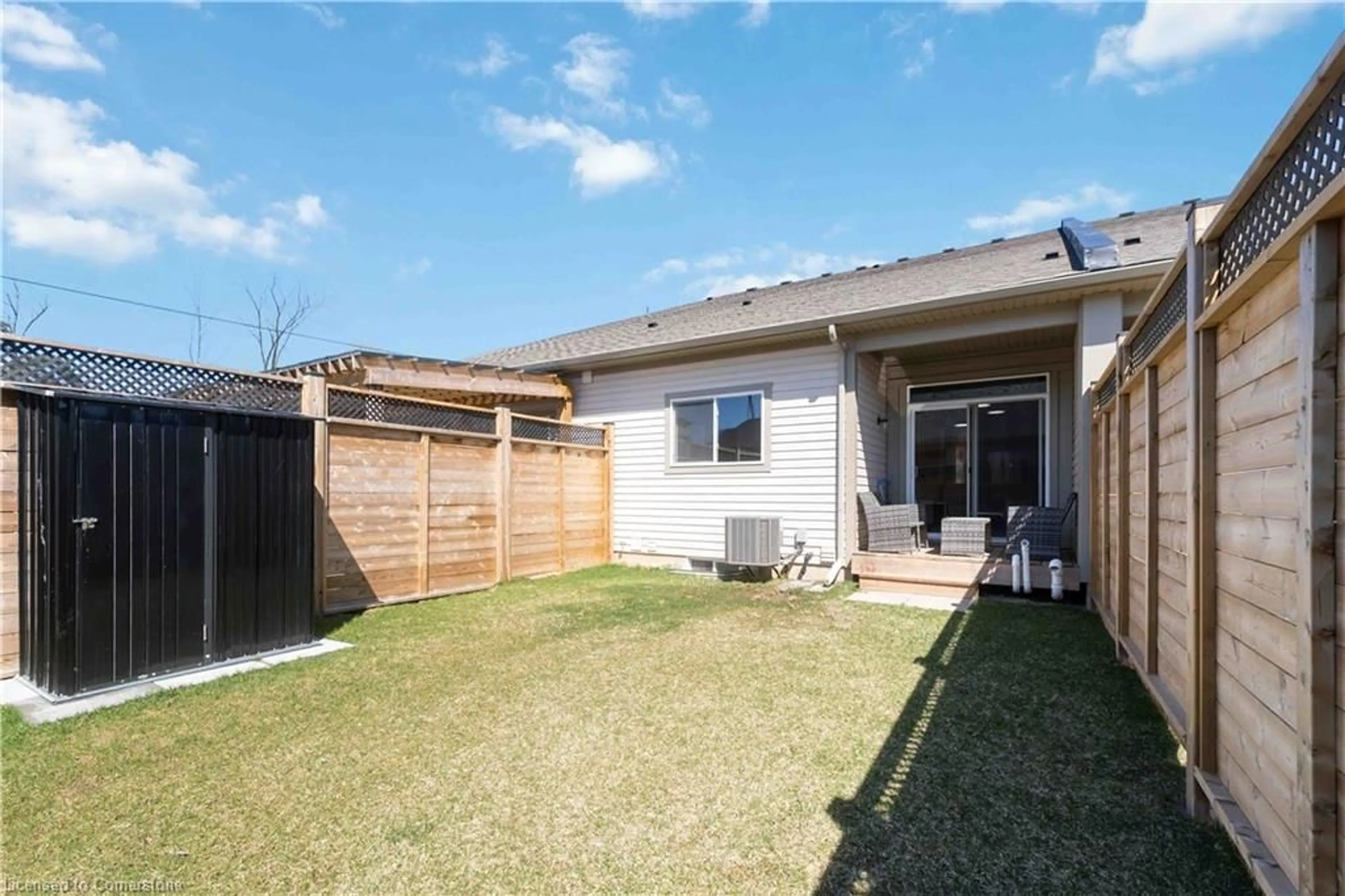 Patio, street for 447 Viking St, Fort Erie Ontario L2A 0A3