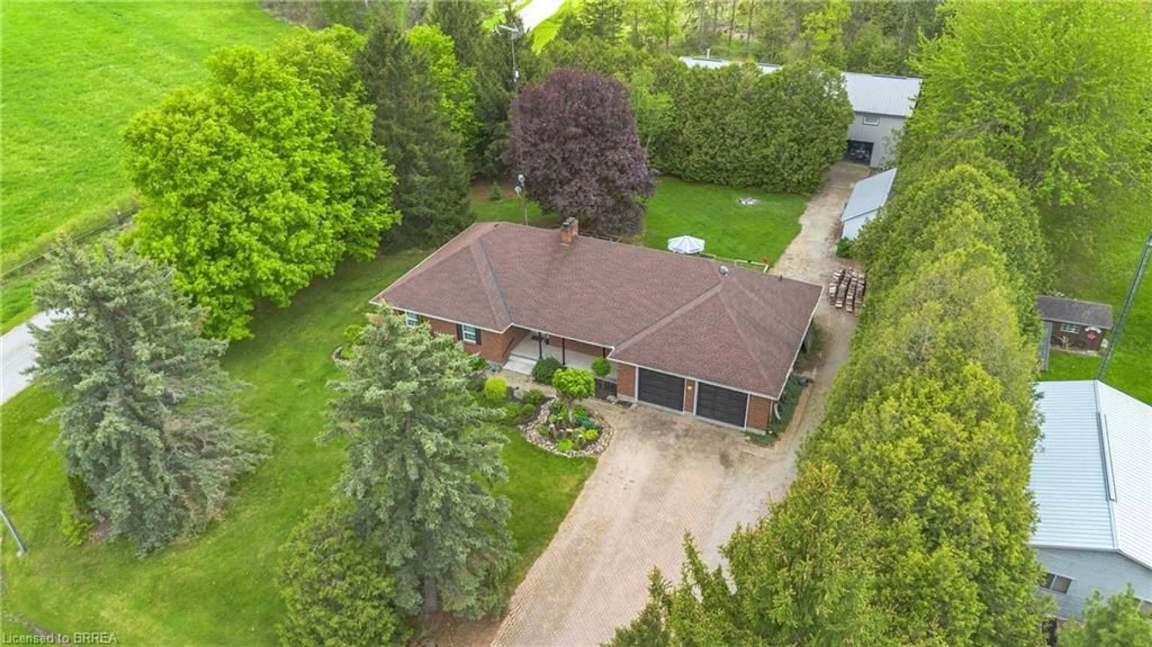 A pic from outside/outdoor area/front of a property/back of a property/a pic from drone, street for 3 Huffman Crt, Vanessa Ontario N0E 1V0