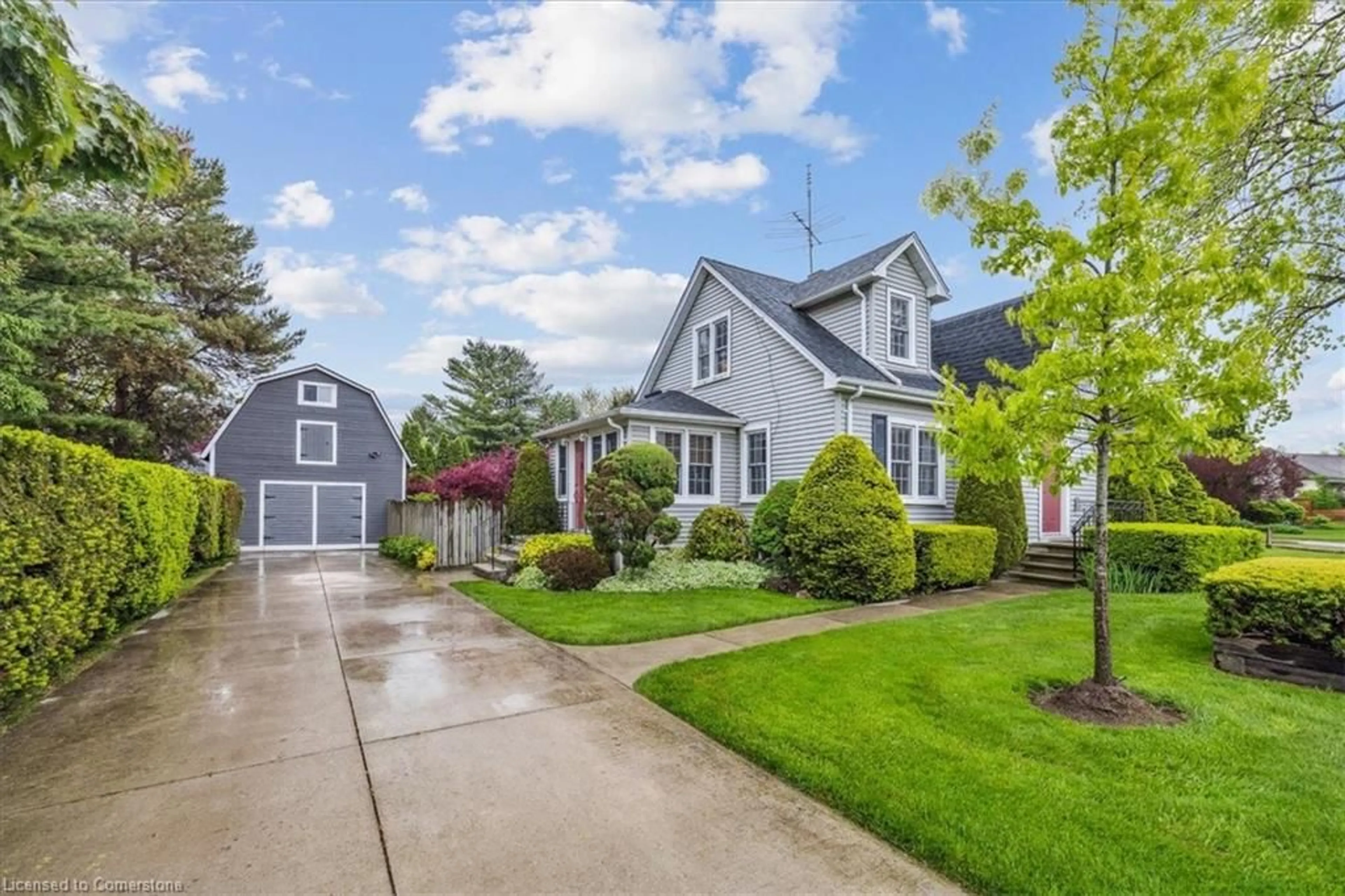 Home with vinyl exterior material, street for 179 Niagara St, Niagara-on-the-Lake Ontario L0S 1J0