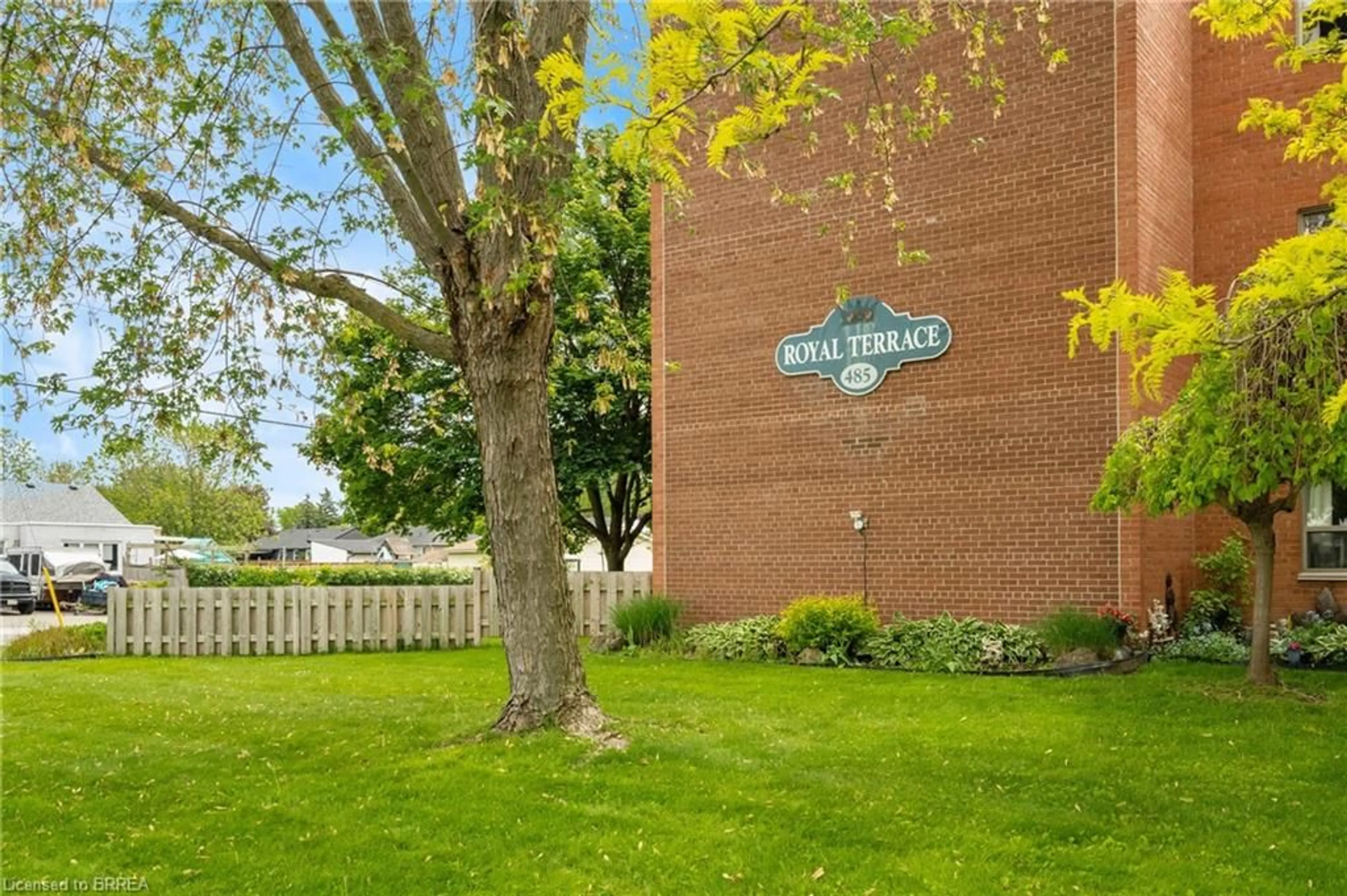 Patio, street for 485 Thorold Rd #323, Welland Ontario L3C 3X1