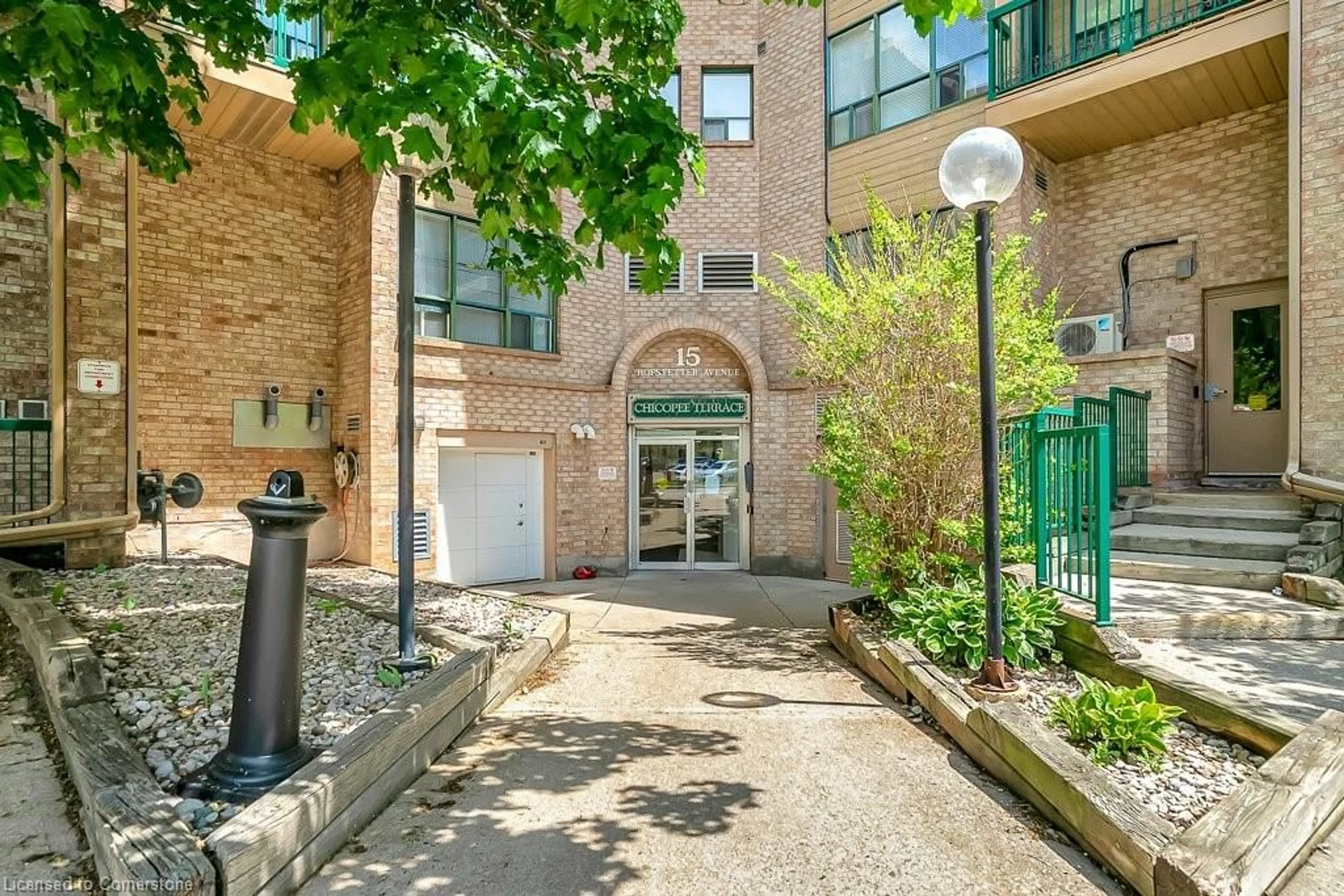 Indoor foyer for 15 Hofstetter Ave #103, Kitchener Ontario N2A 3Z7