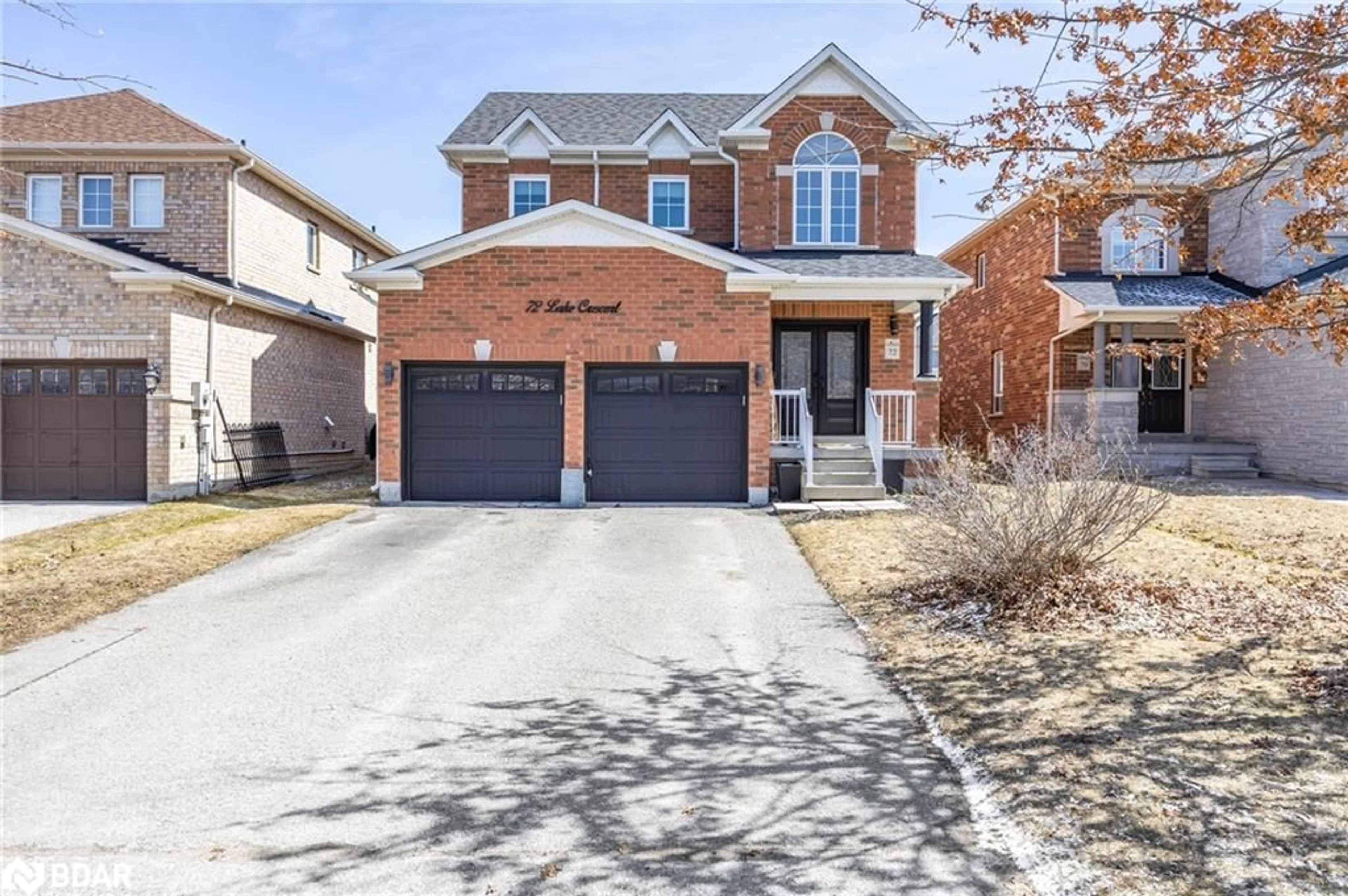 Home with brick exterior material, street for 72 Lake Cres, Barrie Ontario L4N 6A6