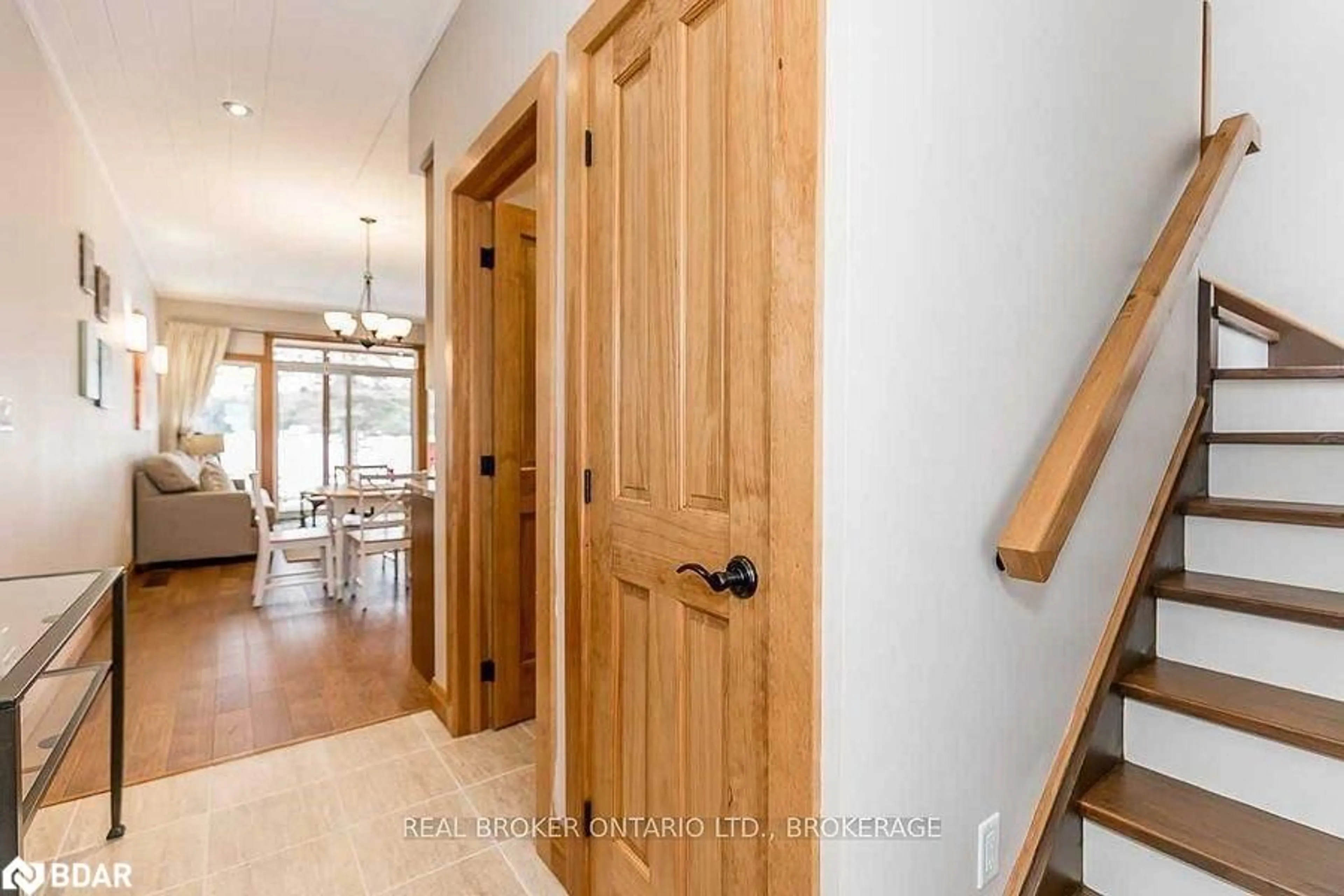 Indoor entryway for 1841 Muskoka Road 118 Rd #2B, Bracebridge Ontario P1L 1W8