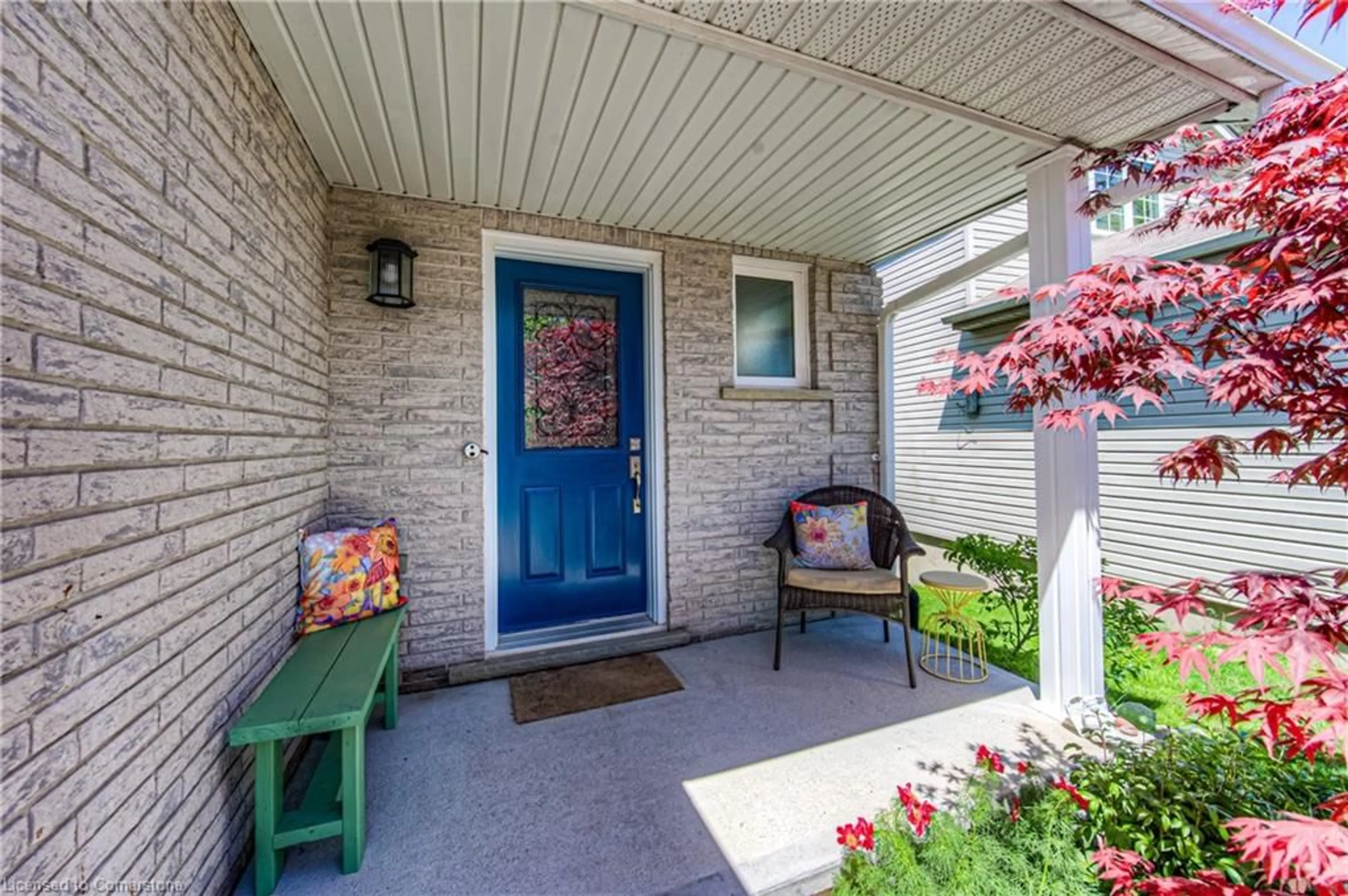 Indoor entryway for 389 Westmeadow Dr, Kitchener Ontario N2N 3K8