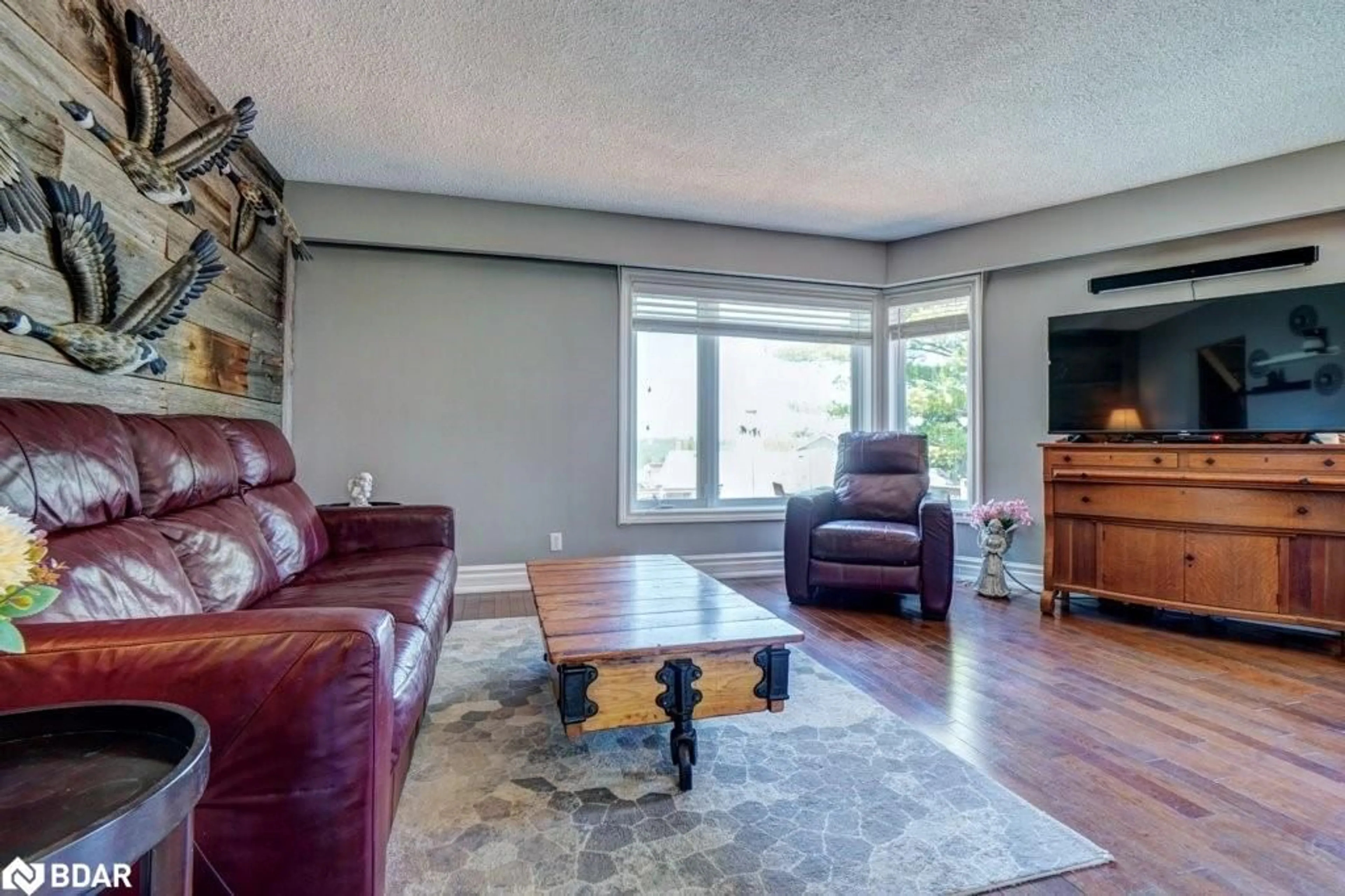 Living room with furniture, unknown for 34 Meadowlands Dr, Cannington Ontario L0E 1E0